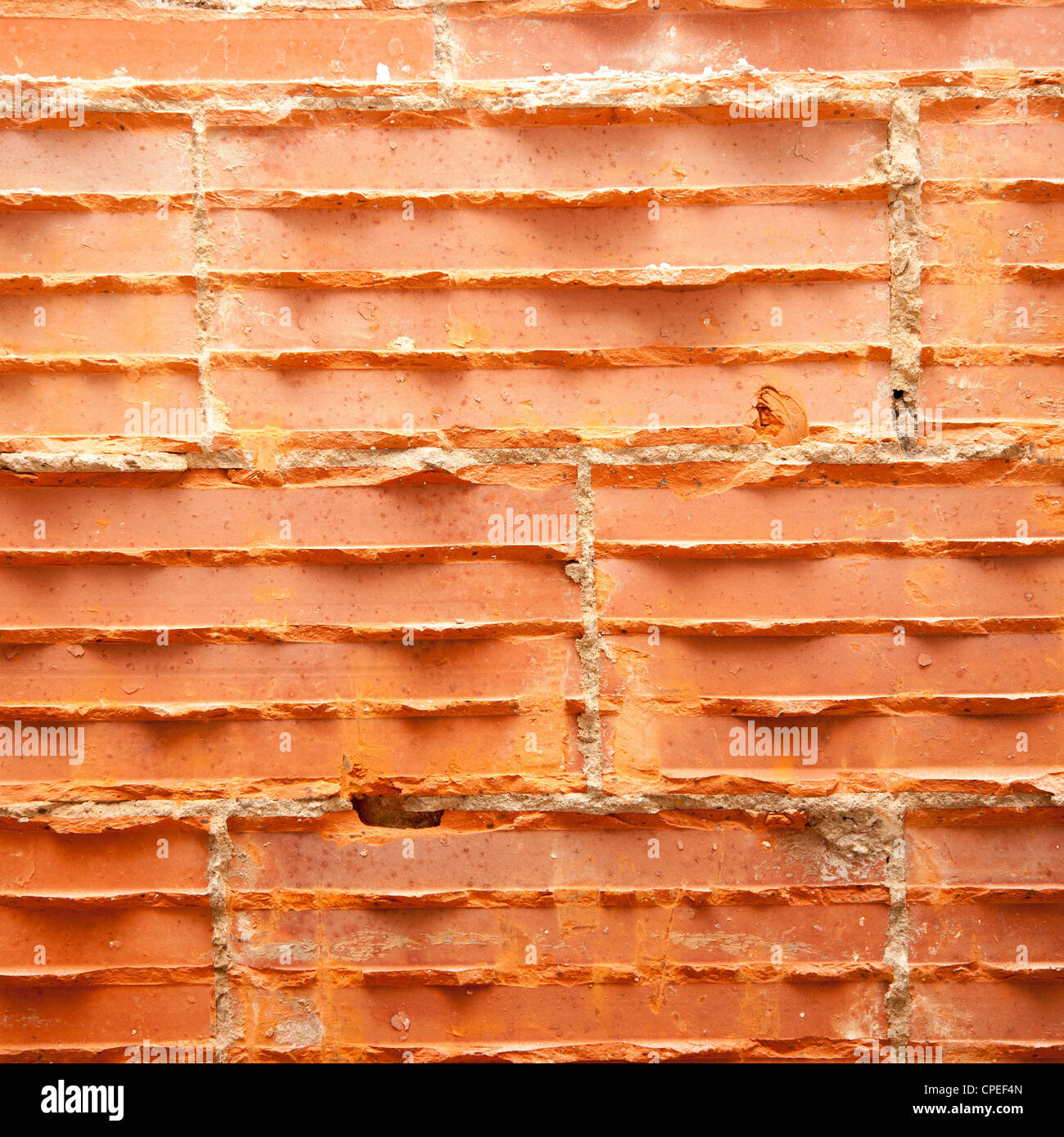 Casse briques dans un mur en construction restauration brickwall Banque D'Images