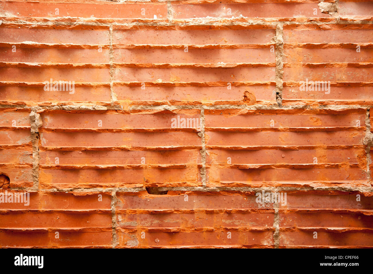 Casse briques dans un mur en construction restauration brickwall Banque D'Images