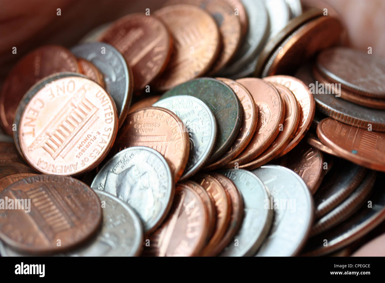 Pile de pièces assis ensemble dans un groupe Banque D'Images