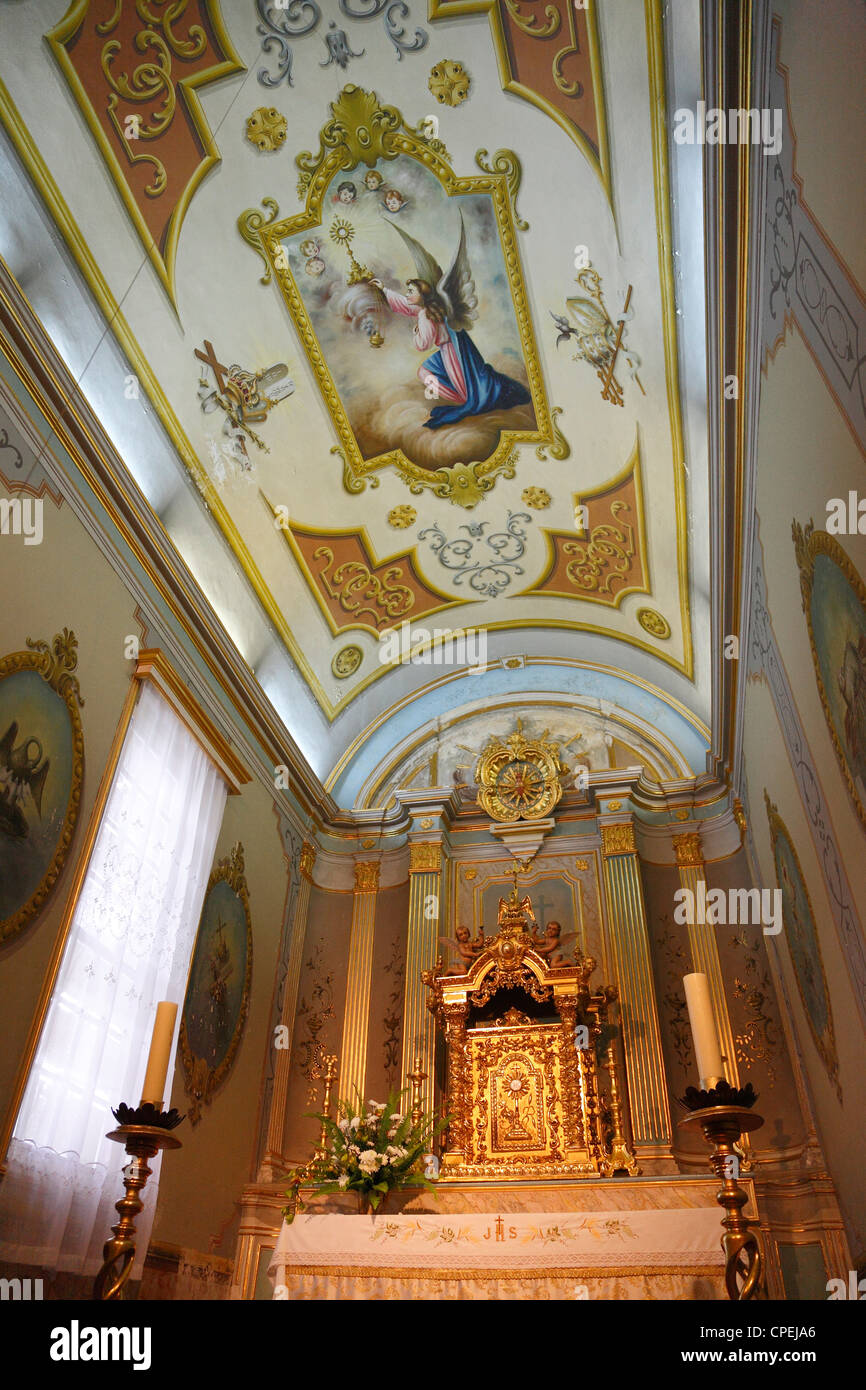 Chapelle Catholique et tabernacle dans l'église mère de São Miguel Arcanjo. Vila Franca do Campo, l'île de São Miguel, Açores Banque D'Images