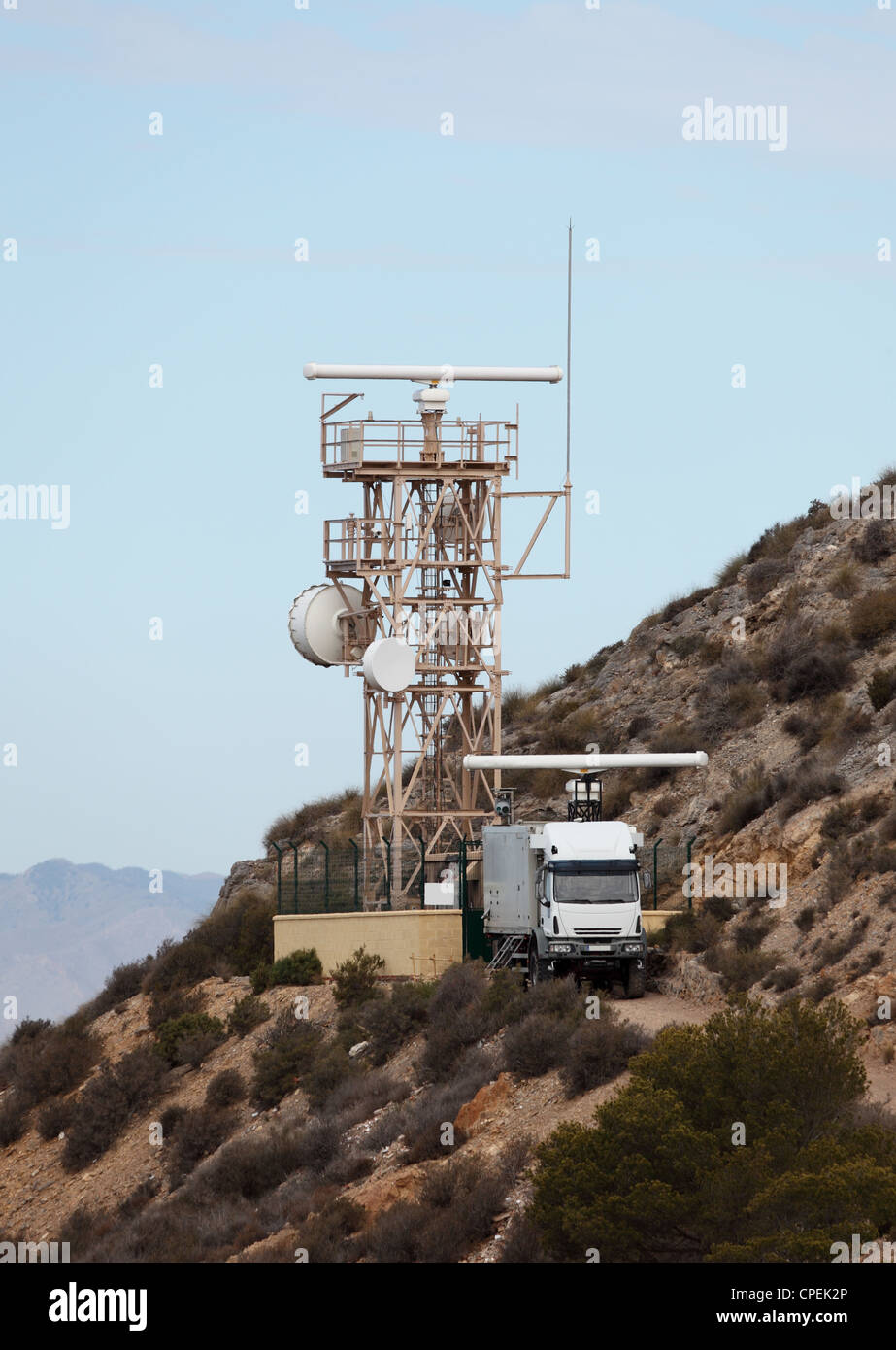 La station de radar dans les montagnes Banque D'Images