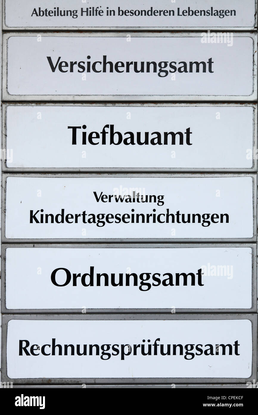 Panneau à l'entrée des autorités à Halle (Saale), Allemagne Banque D'Images