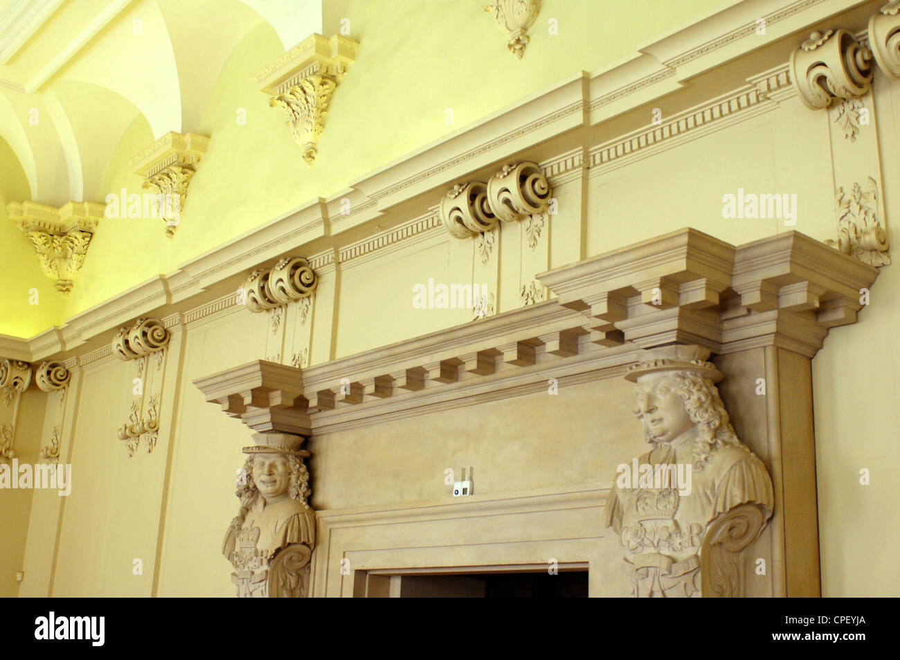 Cheminée, Hampton Court Palace, Londres, GB. Banque D'Images