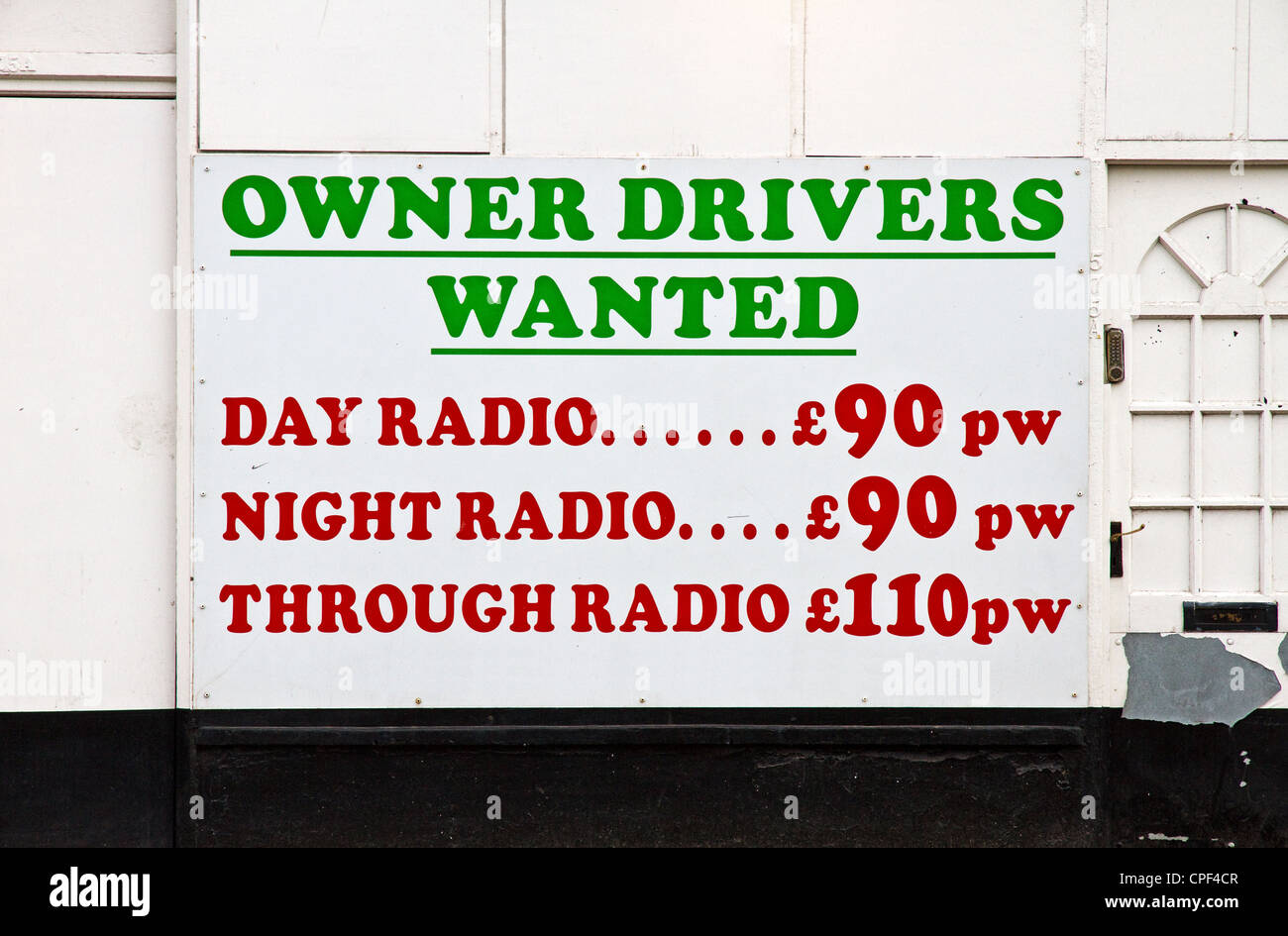 Location Privée propriétaire de taxi Drivers wanted sign, Irlam, Greater Manchester, Angleterre, RU Banque D'Images