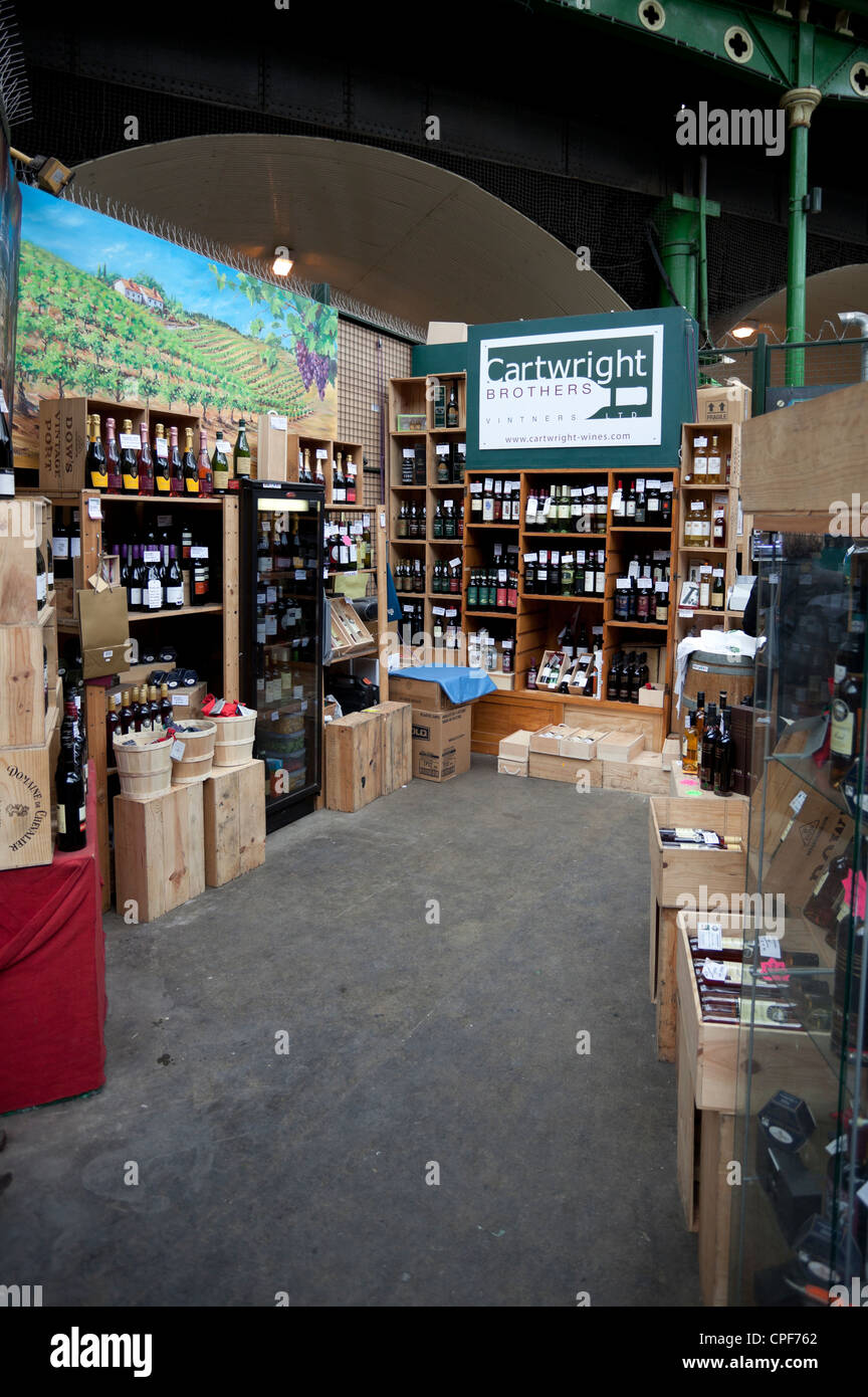 Cartwright Bros. vin importé stall, Borough Market, London, England, UK Banque D'Images