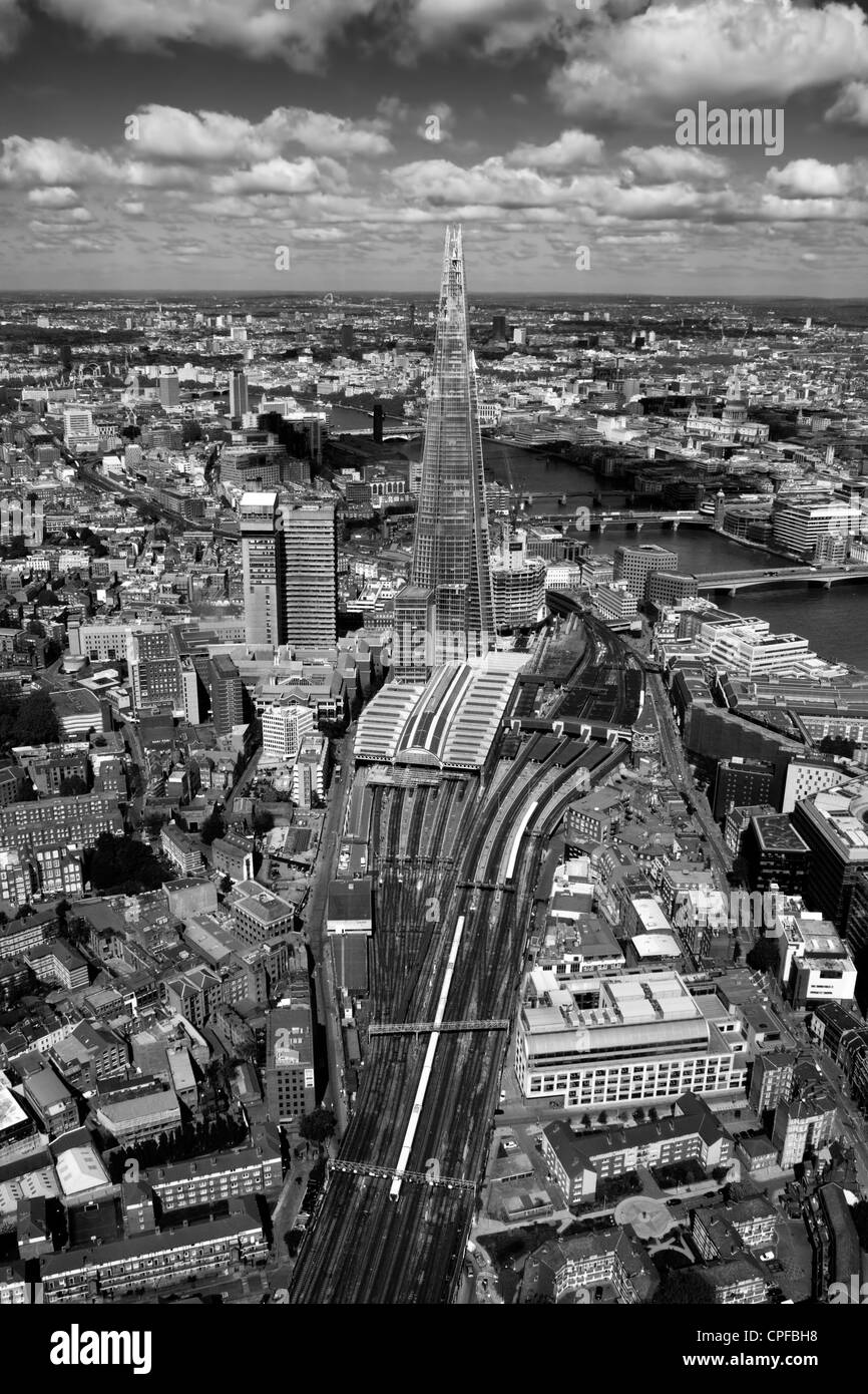 Le Shard London à partir de l'air en regardant vers l'ouest, depuis un hélicoptère, la station London Bridge Banque D'Images