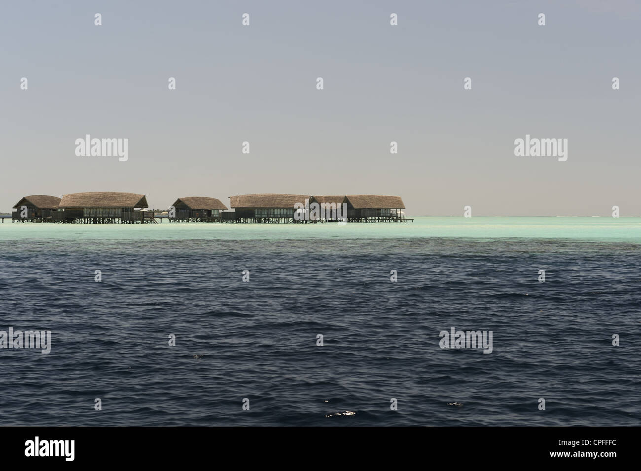 Maldives, bungalows sur l'eau Banque D'Images