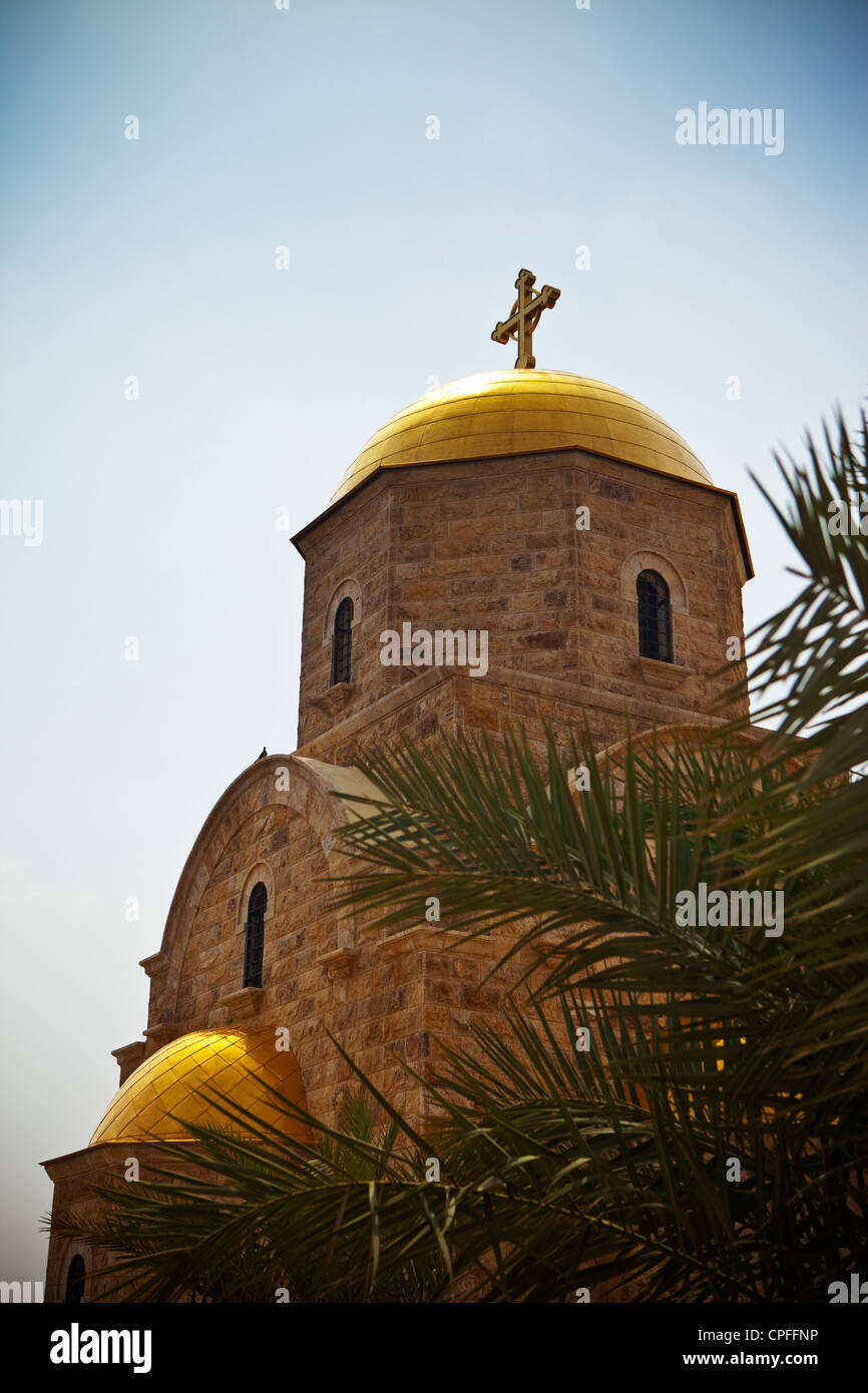 Nouvelle église grecque orthodoxe de Saint Jean le Baptiste, Béthanie au delà du Jourdain, la Jordanie, l'Asie occidentale Banque D'Images