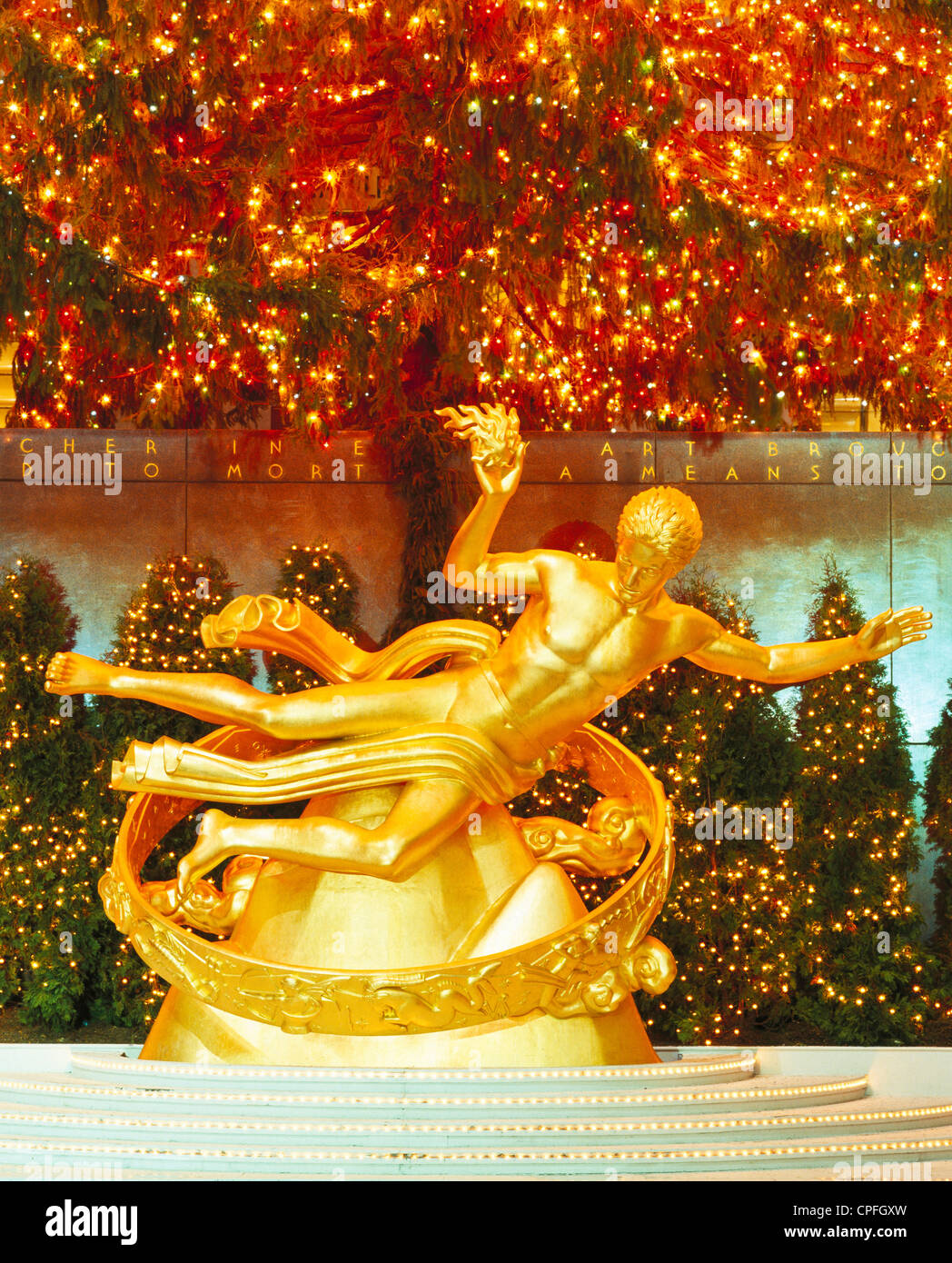 Statue de Prométhée au Rockefeller Center, New York, USA Banque D'Images