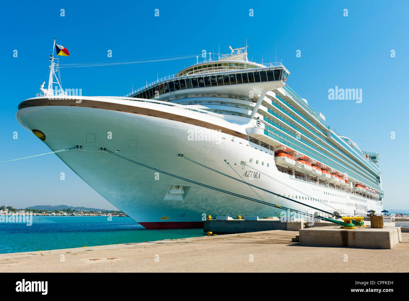 P & O bateau de croisière, MS Azura (2010), baptisé à quai à Katakolon, Grèce. Banque D'Images
