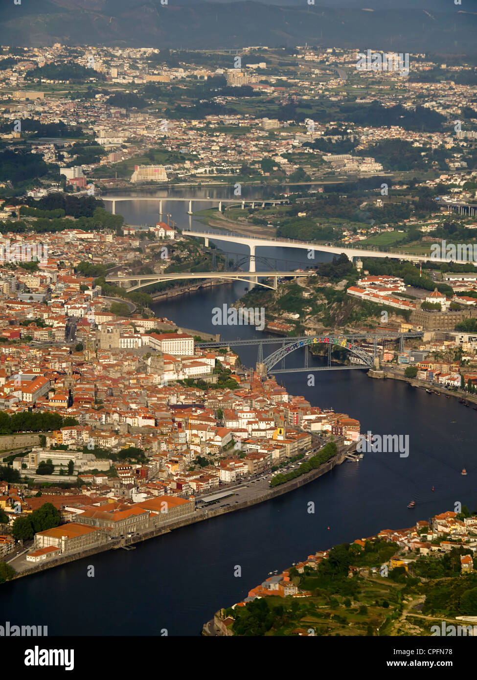 Vue aérienne de Porto et la rivière Douro, Portugal, Europe Banque D'Images