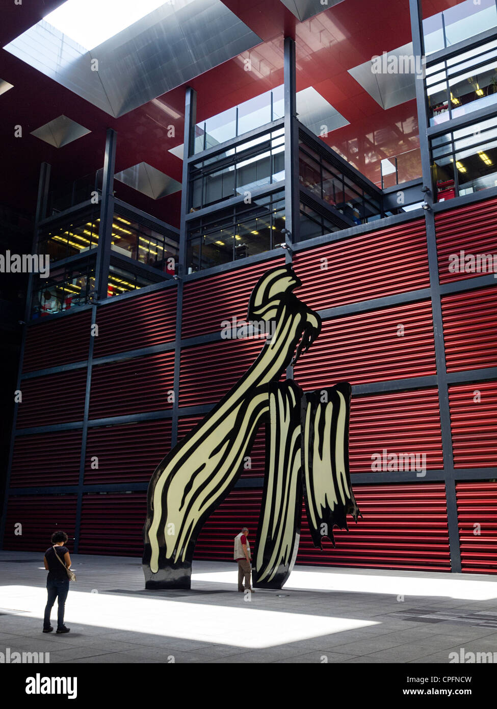 Roy Lichenstein Pinceau Sculpture dans la cour de la Reina Sofia musée d'art moderne de Madrid, Espagne Banque D'Images