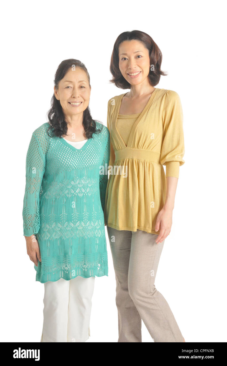 Senior woman et Mid adult woman Standing together Banque D'Images