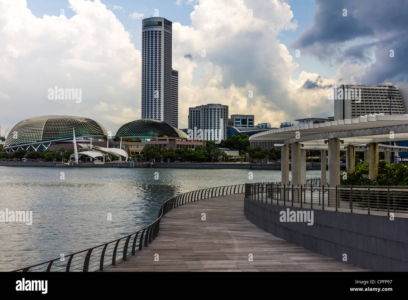 Marina Bay Sands, à Singapour. Un centre commercial moderne, l'hôtel et casino. Banque D'Images