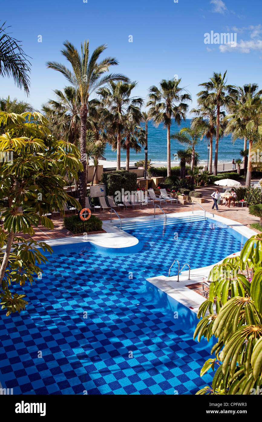 Piscine de l'Hôtel Fuerte Miramar Marbella Malaga Costa del Sol Andalousie Espagne Banque D'Images