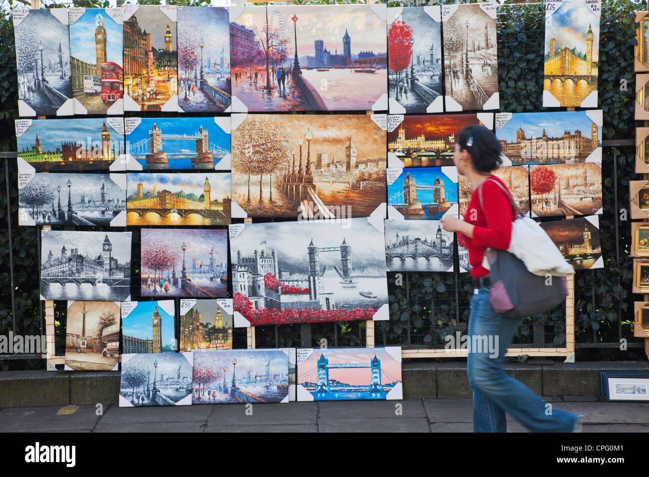 L'Angleterre, Londres, Piccadilly, vendeur de rue, de peintures d'affichage Banque D'Images