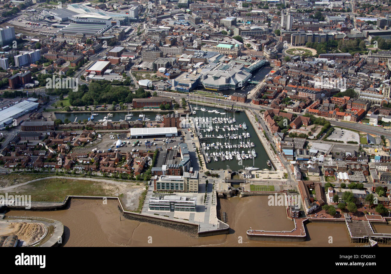 Vue aérienne du centre-ville et la marina de Hull Banque D'Images