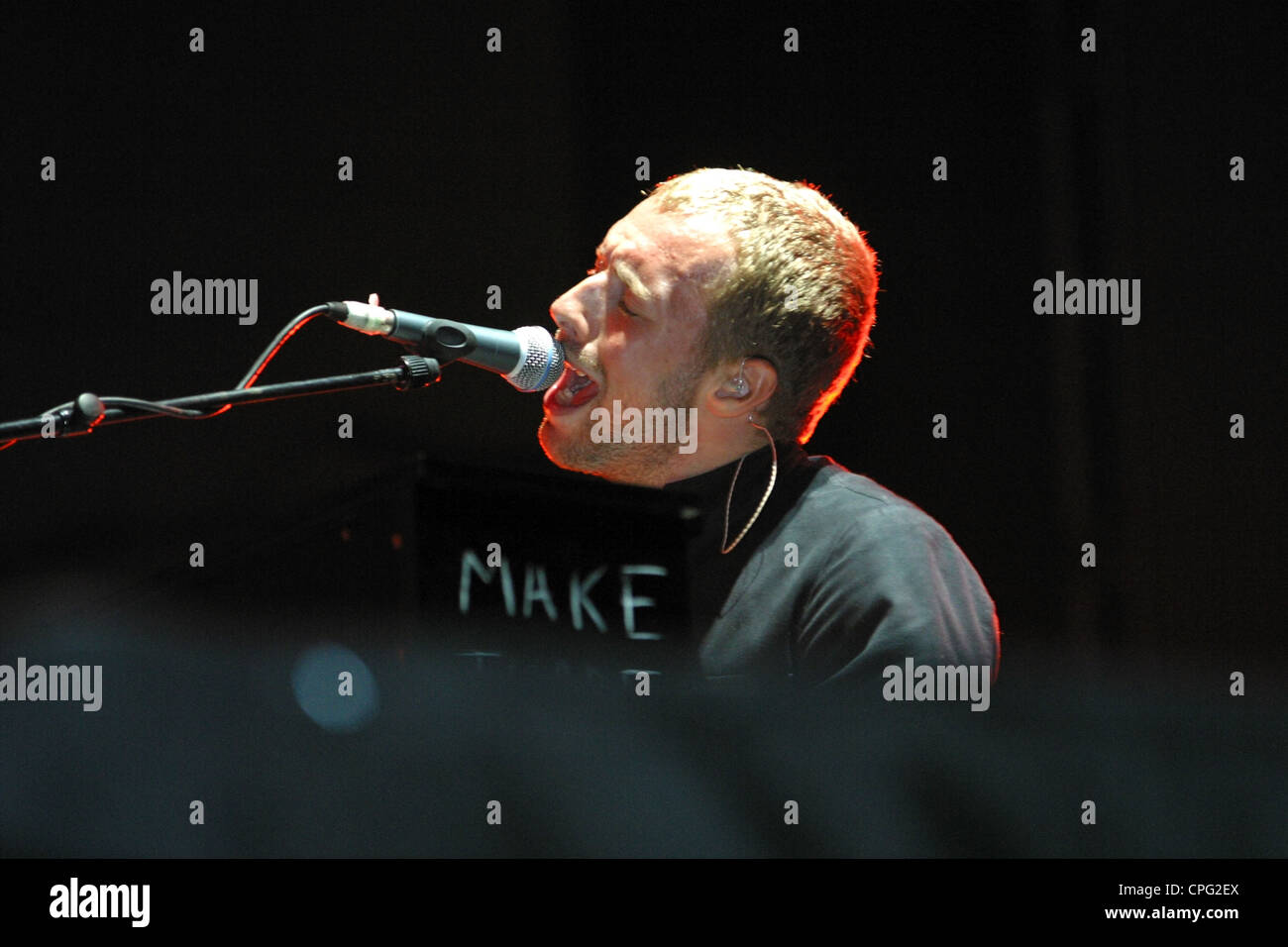 Chris Martin, chanteur de Coldplay à la V2003 V 2003 Festival, Hylands Park, Chelmsford, Essex, Angleterre.. Banque D'Images