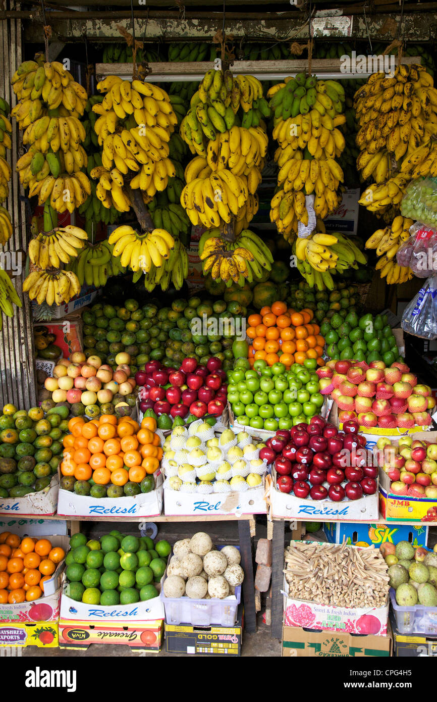 Étal de fruits frais au marché de Kandy, Sri Lanka, Asie Banque D'Images