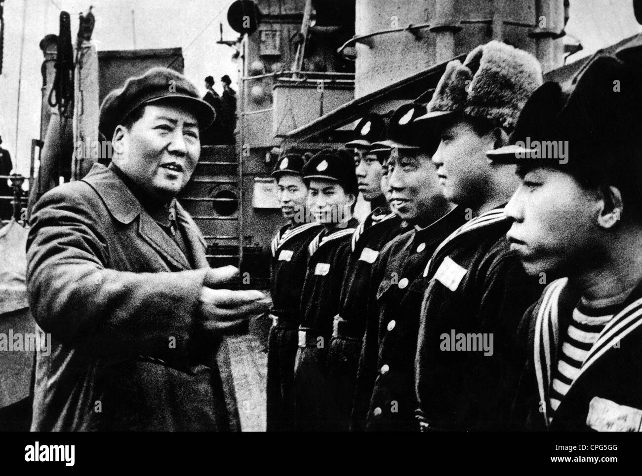 MAO Zedong, 26.12.1893 - 9.9.1976, politicien chinois (CPC), Président du Parti communiste de Chine 20.3.1943 - 9.9.1976, Président du Gouvernement populaire central 1.10.1949 - 27.9.1954, inspectant une unité de la Marine Populaire, 1953, Banque D'Images