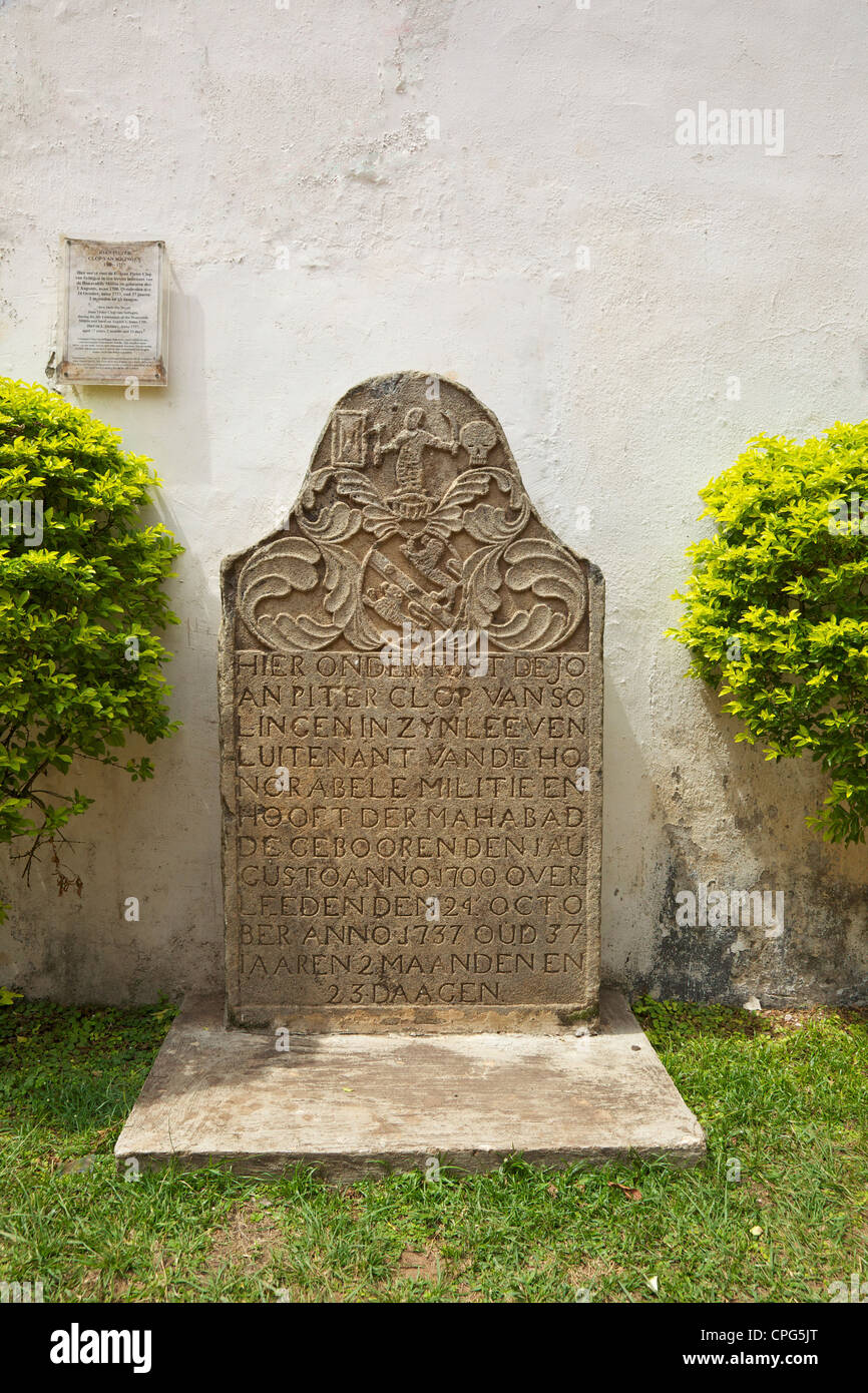 Pierre tombale à l'extérieur de l'Église Réformée hollandaise Wolvendaal, Colombo, Sri Lanka, Asie Banque D'Images