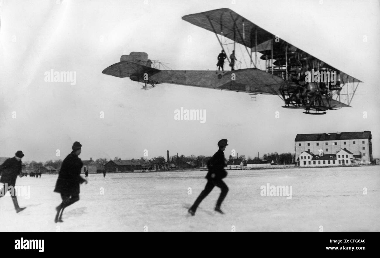 Mozhaysky, Alexander Fedorovich, 21.3.1825 - 1.4.1890, concepteur d'avions russes, vol d'essai de son avion 'Ilja Muromez', hiver 1913, Banque D'Images