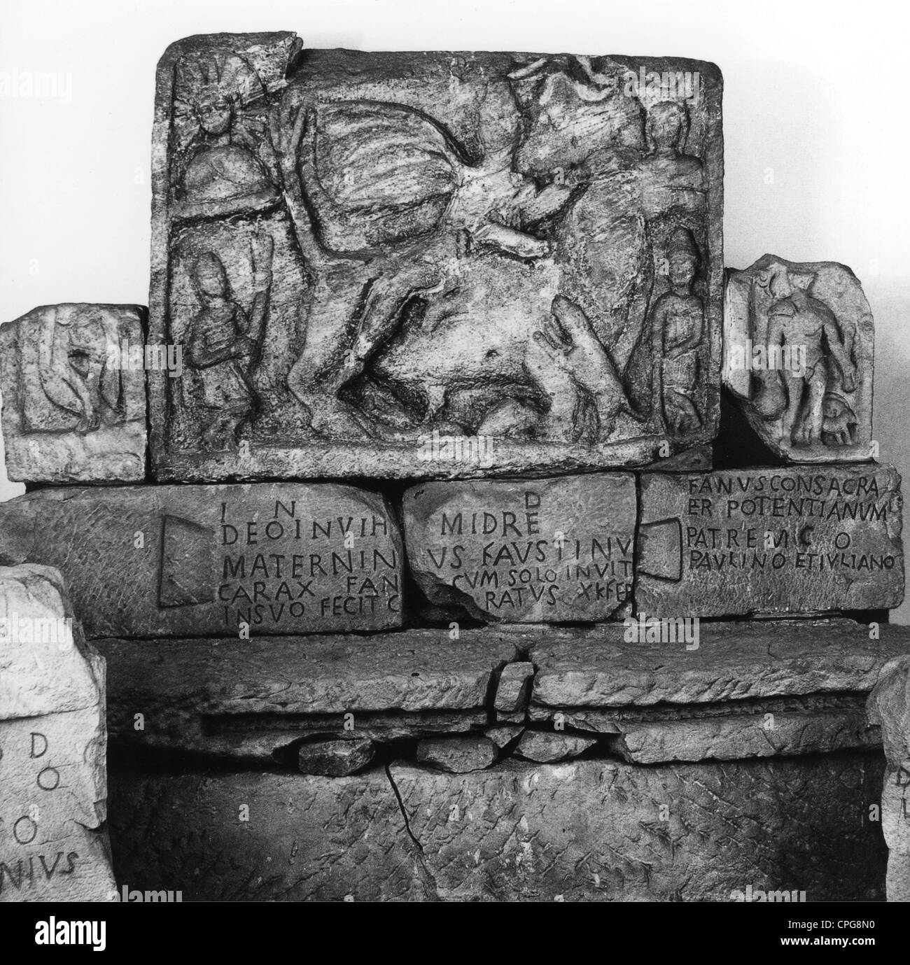 Mithras, divinité iranienne, Dieu Sauveur, image cultique romaine, 325 AD, grès, Neustadt-Gimmeldingen, Musée de l'histoire du Palatinat, Banque D'Images