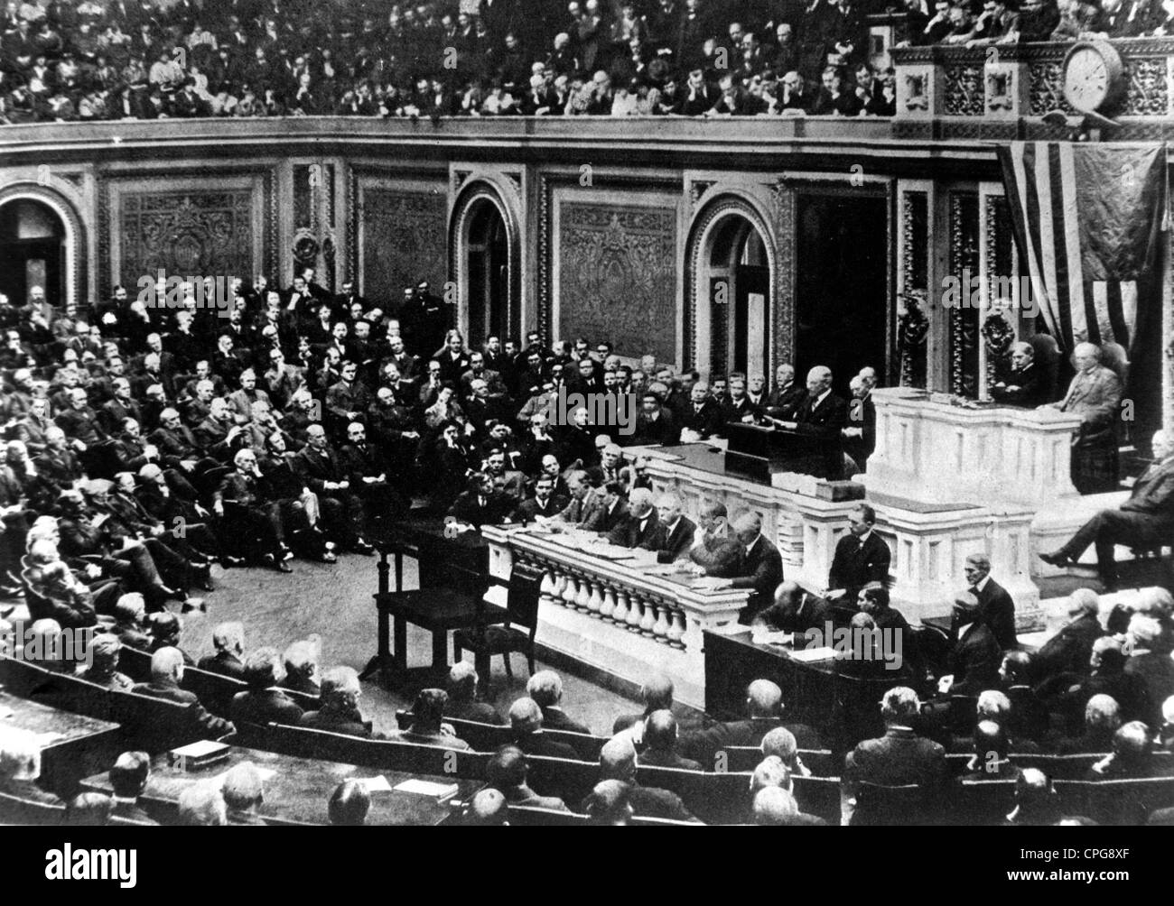 Géographie / Gravel, Etats-Unis, politique, Congrès américain, président Woodrow Wilson annonçant que les relations diplomatiques avec l'Allemagne sont rompues, 3.2.1917, Additional-Rights-Clearences-Not Available Banque D'Images Géographie / Gravel, Etats-Unis, politique, Congrès américain, président Woodrow Wilson annonçant que les relations diplomatiques avec l'Allemagne sont rompues, 3.2.1917, Additional-Rights-Clearences-Not Available Banque D'Images