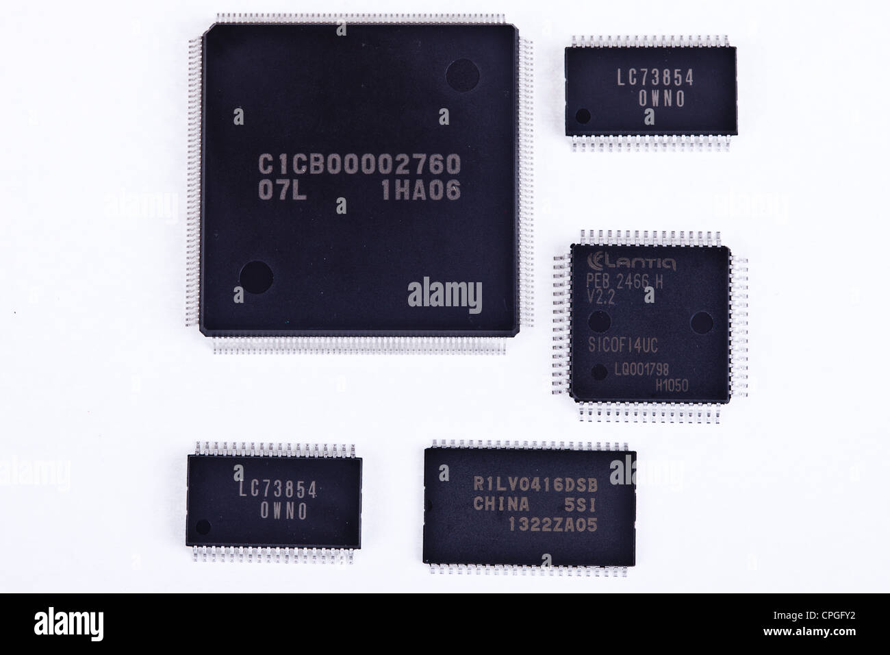 L'IC et QFP est utilisé en CMS / SMD electronics PCB assemblée. Banque D'Images