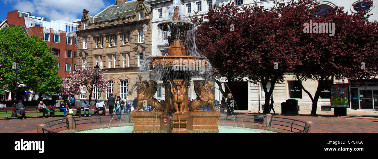 Fontaine à eau à la place de l'hôtel de ville, ville de Leicester, Leicestershire, Angleterre, Grande-Bretagne, Royaume-Uni Banque D'Images