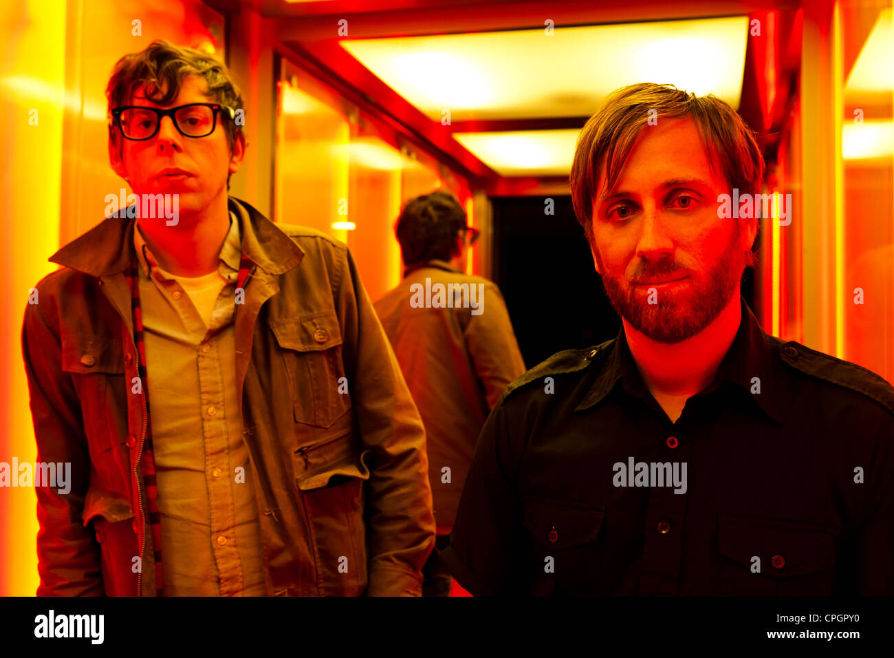 Paris, France - Novembre 25, 2011 : Portrait de la groupe de rock américain The Black Keys avec Dan Auerbach et Patrick Carney à Paris, France le Novembre 25th, 2011 Banque D'Images