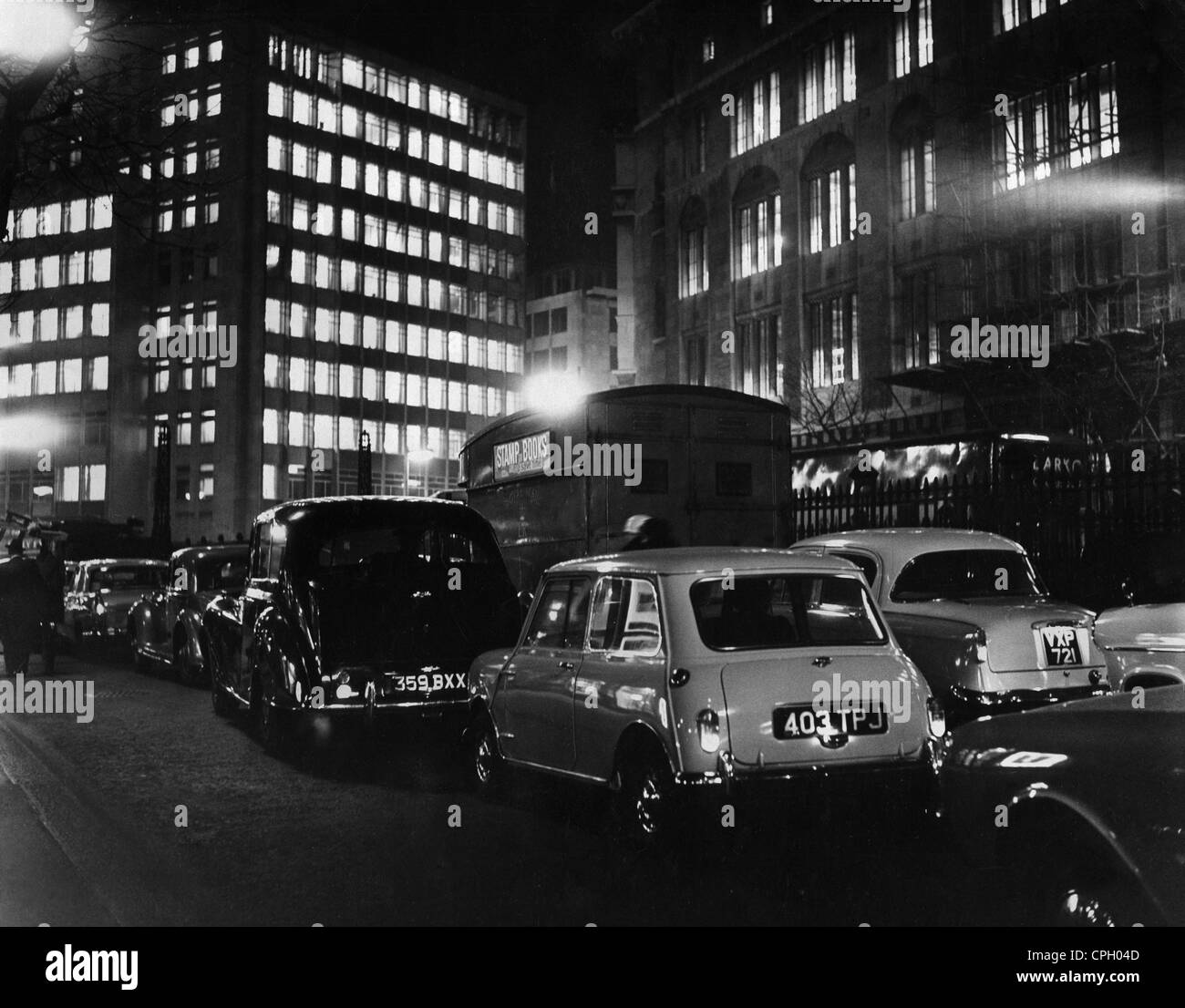 Transport / transport, voitures, variantes de véhicule, Austin Morris, Mini Cooper, Mini dans trafic bloqué, Londres, 1961, droits supplémentaires-Clearences-non disponible Banque D'Images