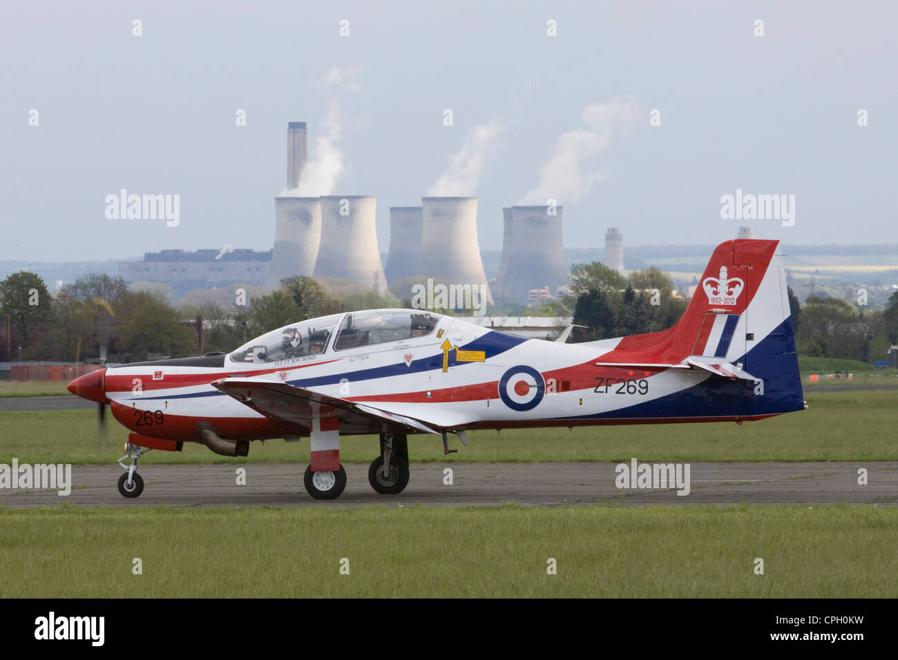 RAF Tucano Court T1 deux places de turboprop entraîneur de base à un spectacle aérien à Abingdon Banque D'Images