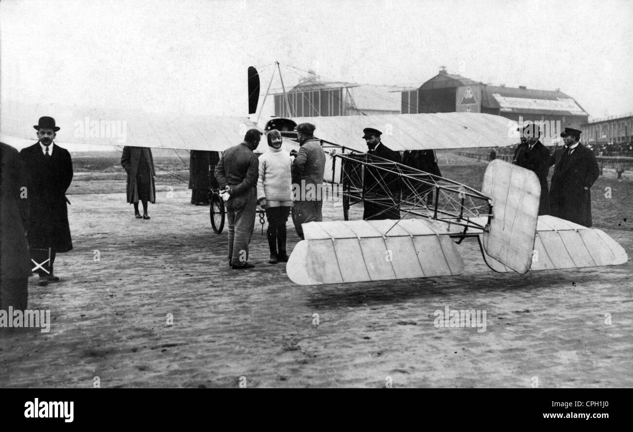 Pegoud, Adolphe, 13.6.1889 - 31.8.1915, aviateur français, outre un avion Blériot XI, carte postale, W. Sahnke, Berlin, 1913, Banque D'Images