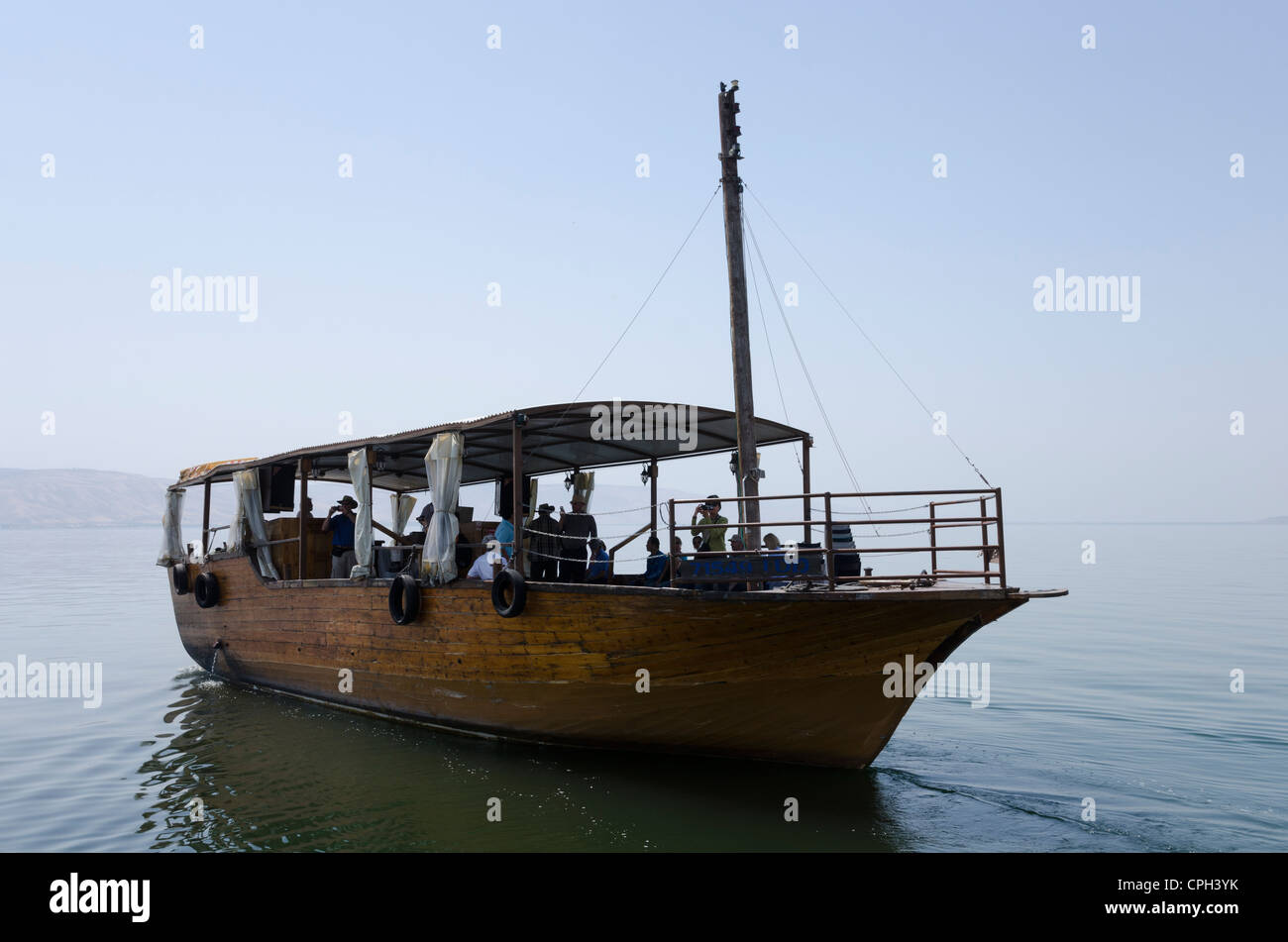 Pèlerins bateau sur la mer de Galilée, près de Capharnaüm. Israël. Banque D'Images