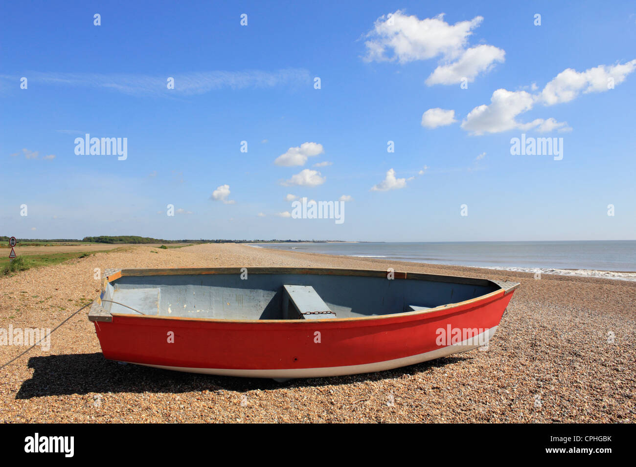 Bateau de pêche sur la plage de Dunwich Suffolk Angleterre UK Banque D'Images