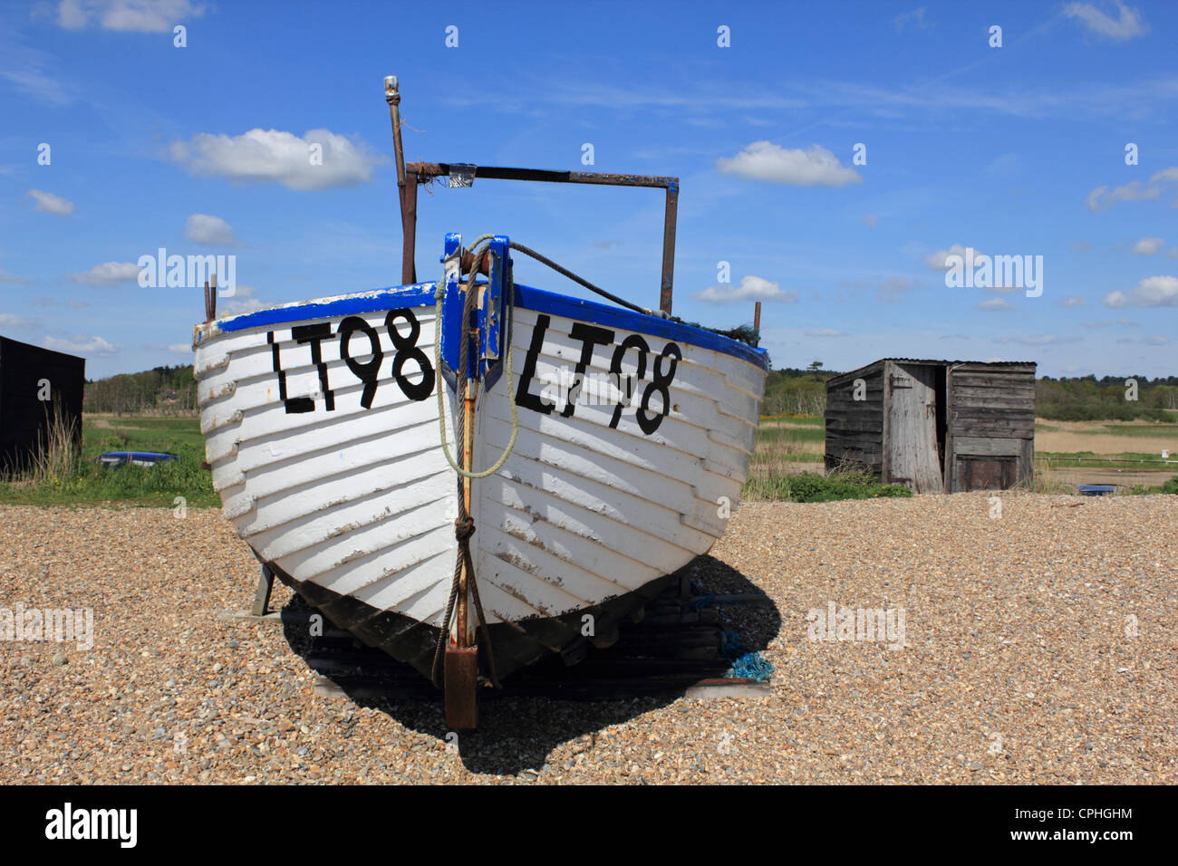 Bateau de pêche sur la plage de Dunwich Suffolk Angleterre UK Banque D'Images