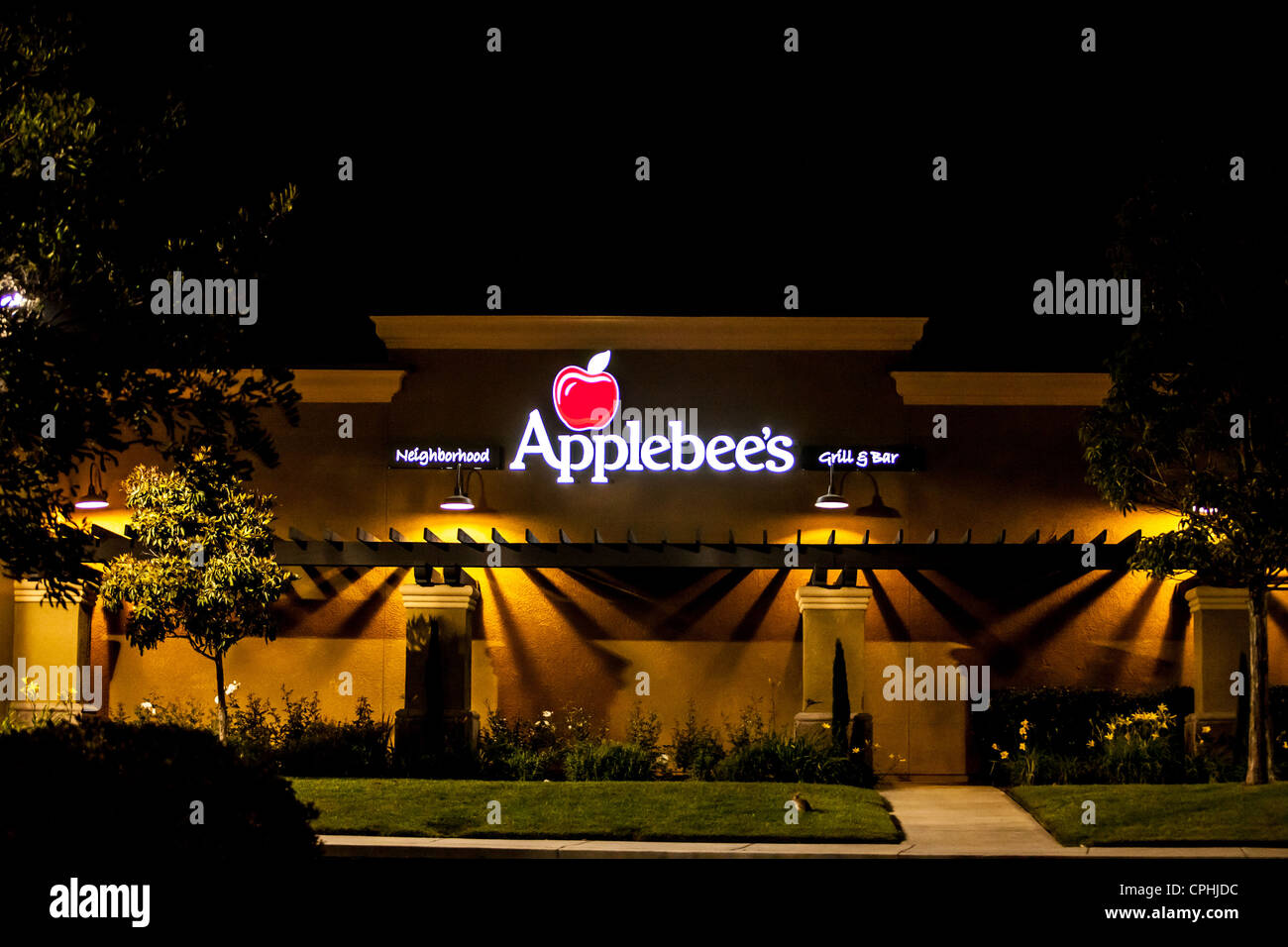Un restaurant Applebee's la nuit à Camarillo California USA Banque D'Images