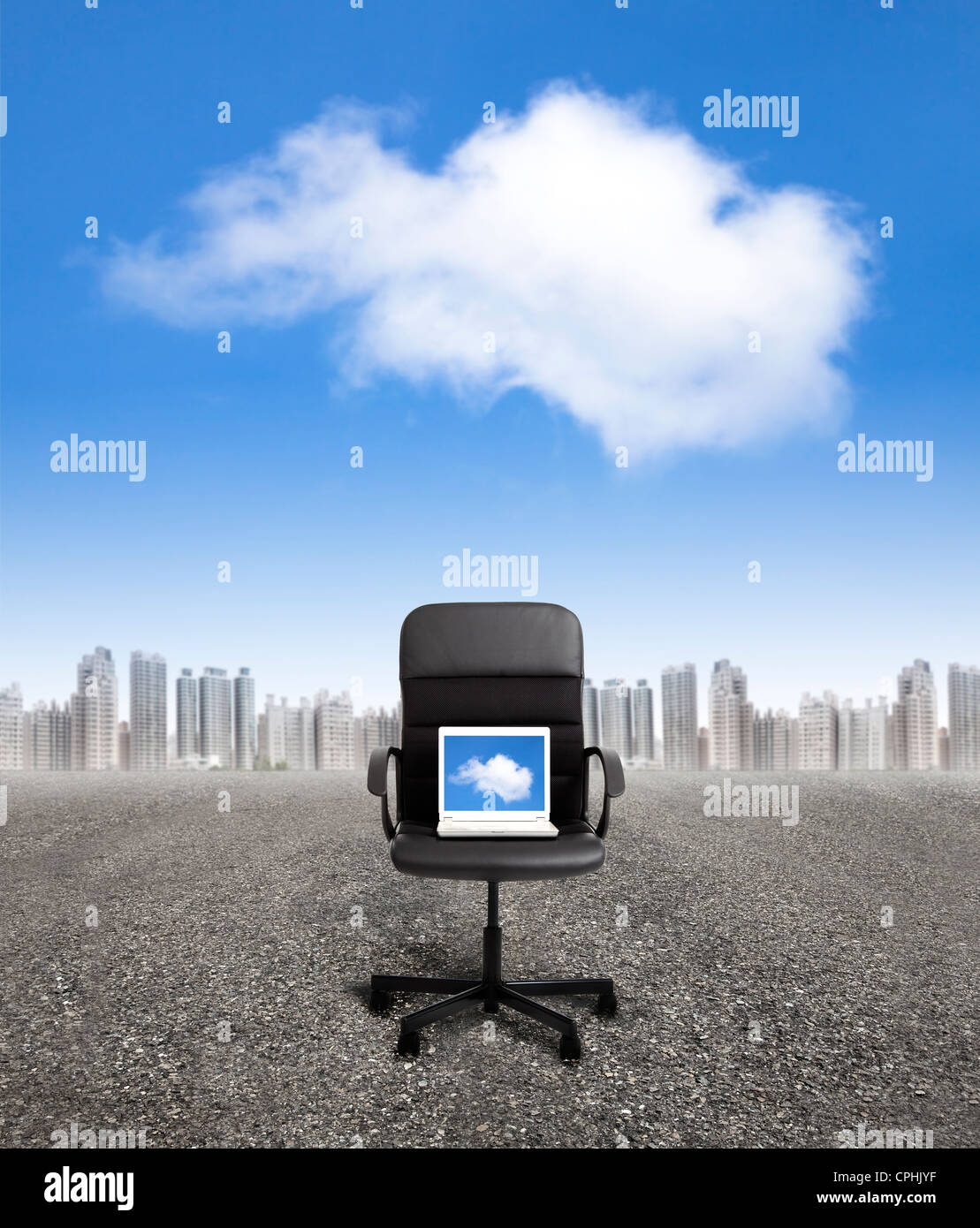 Ordinateur sur la chaise de bureau et business cloud computing concept Banque D'Images