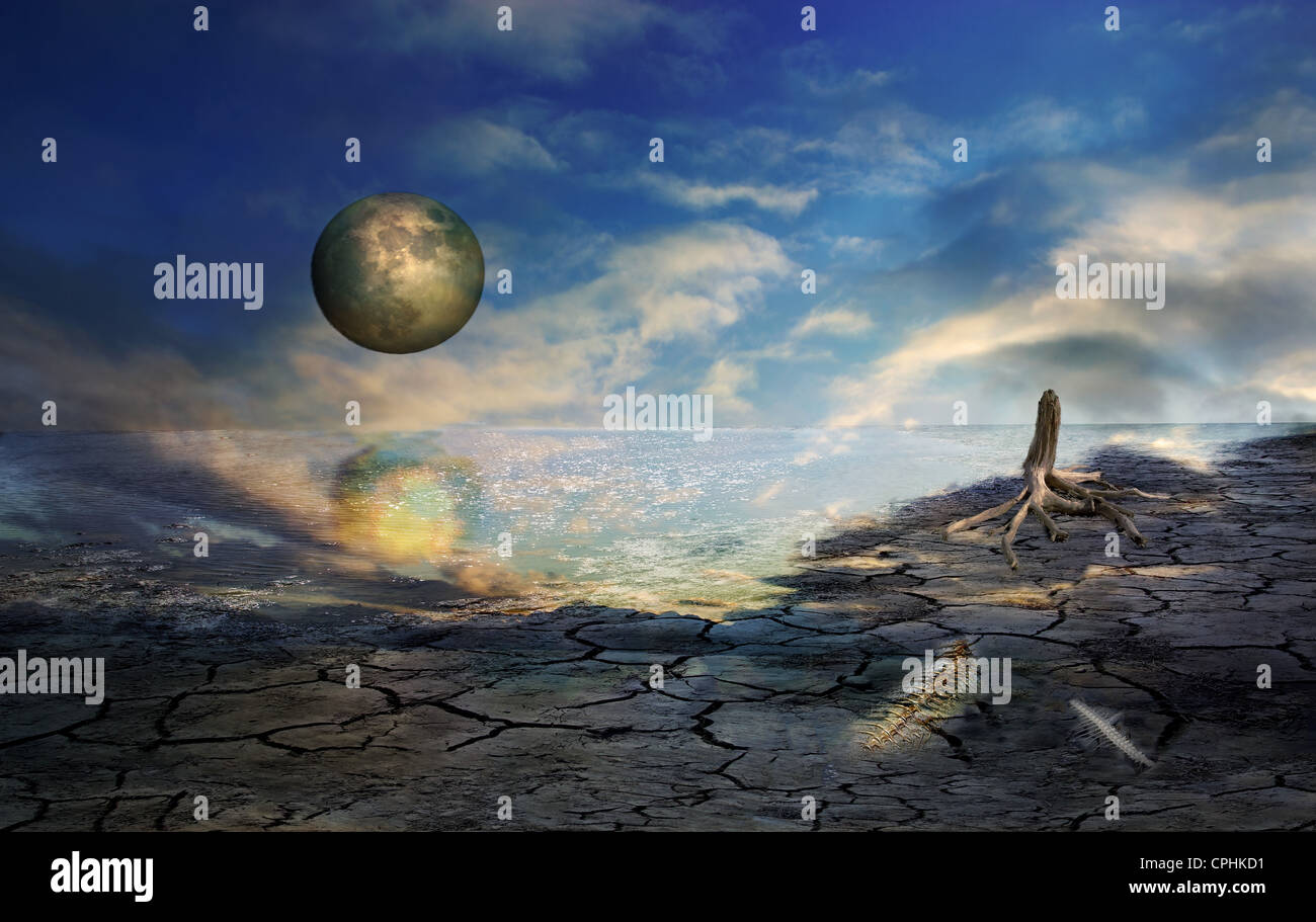 Fantasy apocalyptique post-scène avec cracked earth, une souche morte, ou les arrêtes avec un ciel nuageux et la lune dorée. Banque D'Images