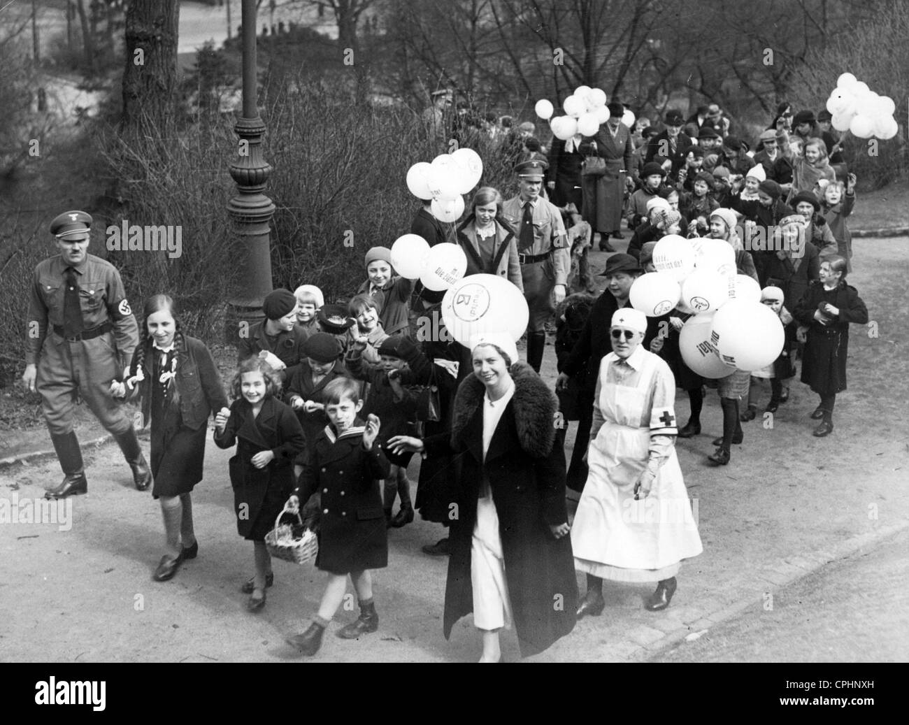 Chasse aux œufs de Pâques à Kreuzberg à Berlin, 1935 Banque D'Images