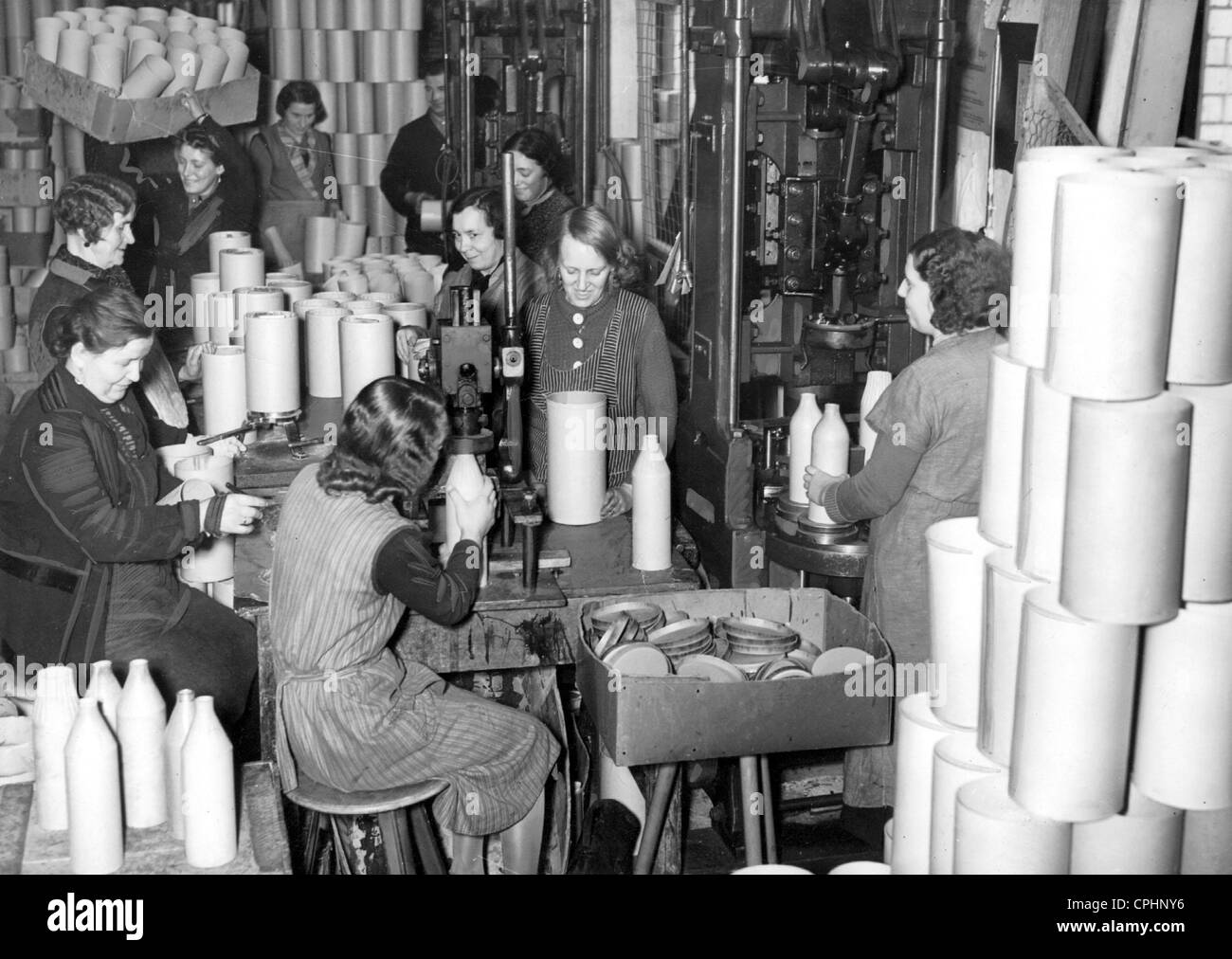 Les femmes qui travaillent dans une usine de Berlin pour le papier recyclé, 1940 Banque D'Images