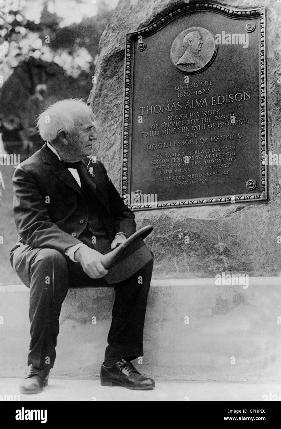 Thomas Alva Edison à un mémorial, 1927 Banque D'Images