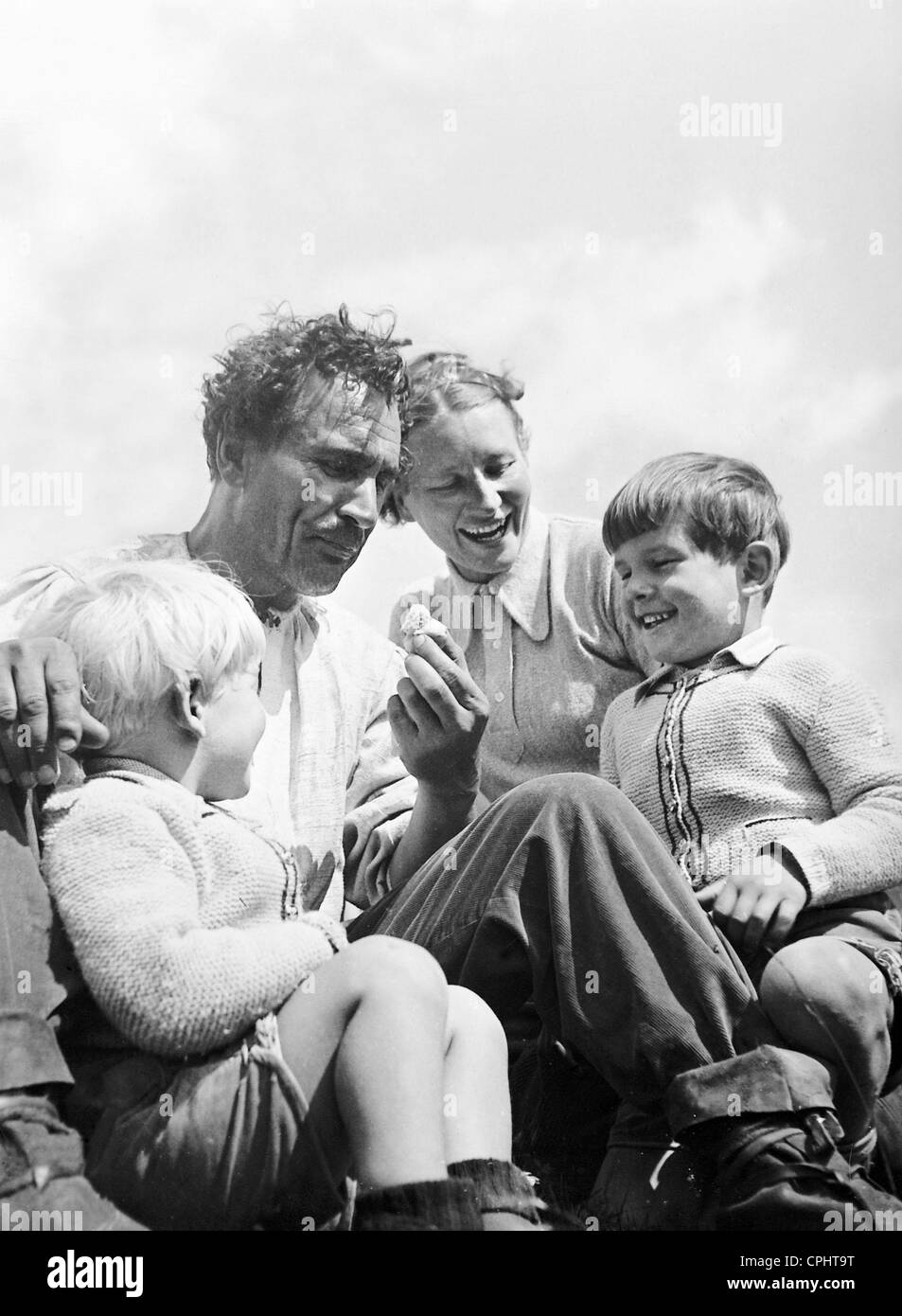 Luis Trenker avec sa famille, 1937 Banque D'Images