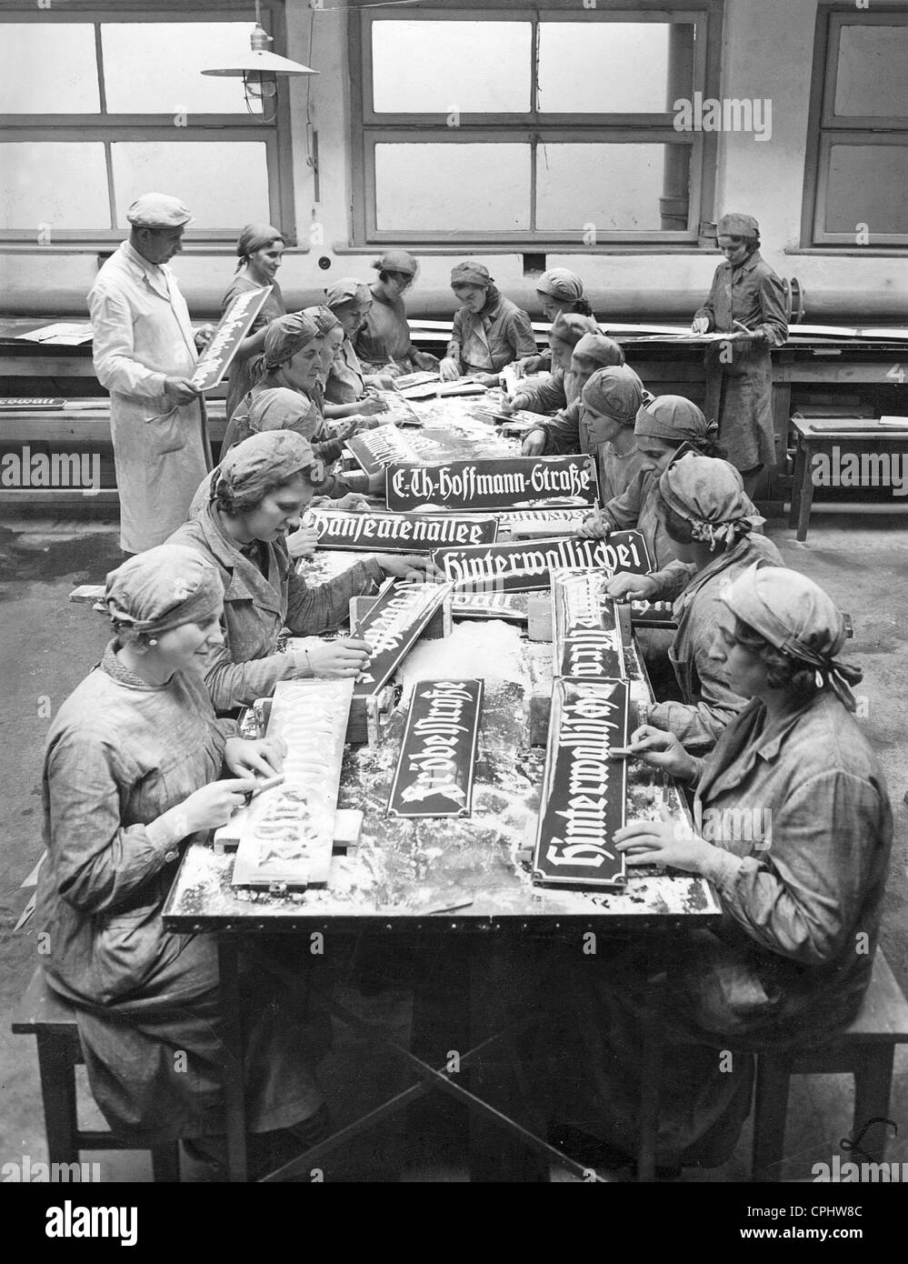 Production de plaques de rue allemand à Poznan, 1939 Banque D'Images