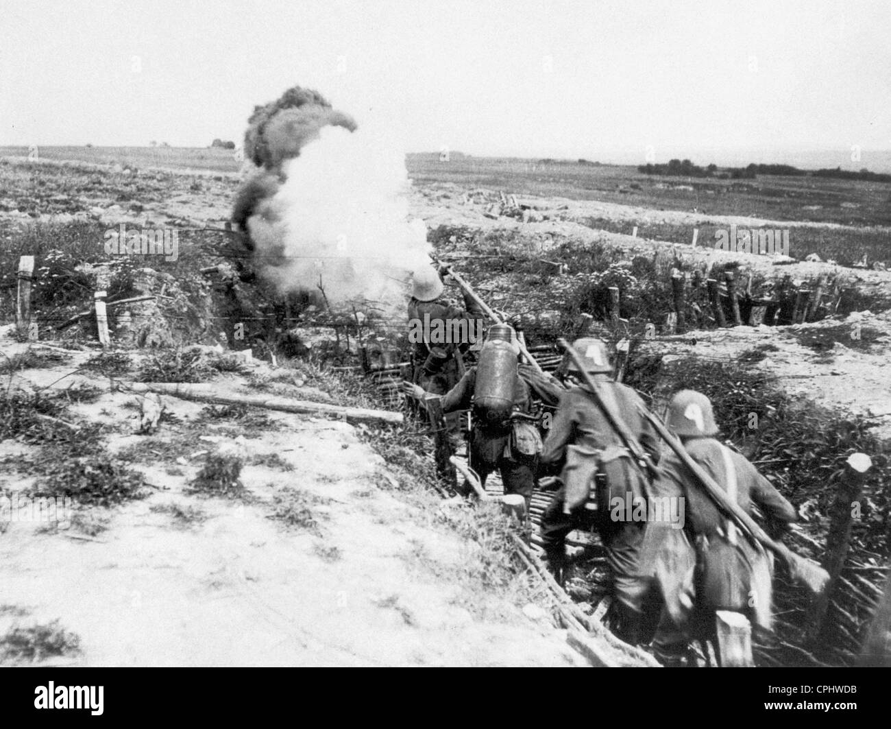 Les soldats allemands pour former une attaque avec des lances flammes, 1915 Banque D'Images