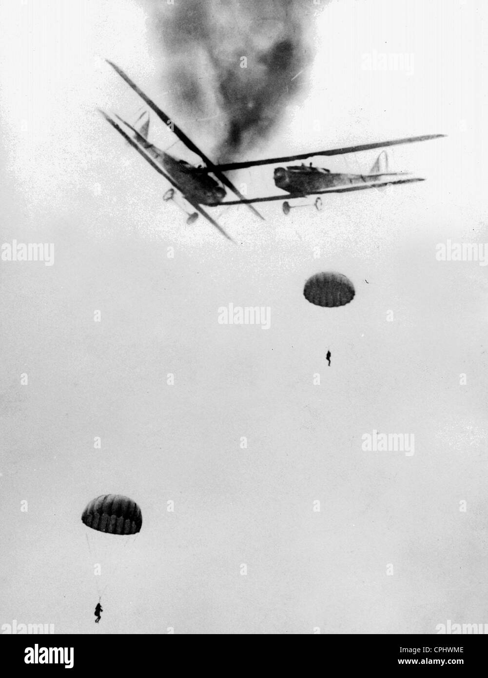 Deux avions entrent en collision au cours d'une bataille de la Première Guerre mondiale, 1918 Banque D'Images