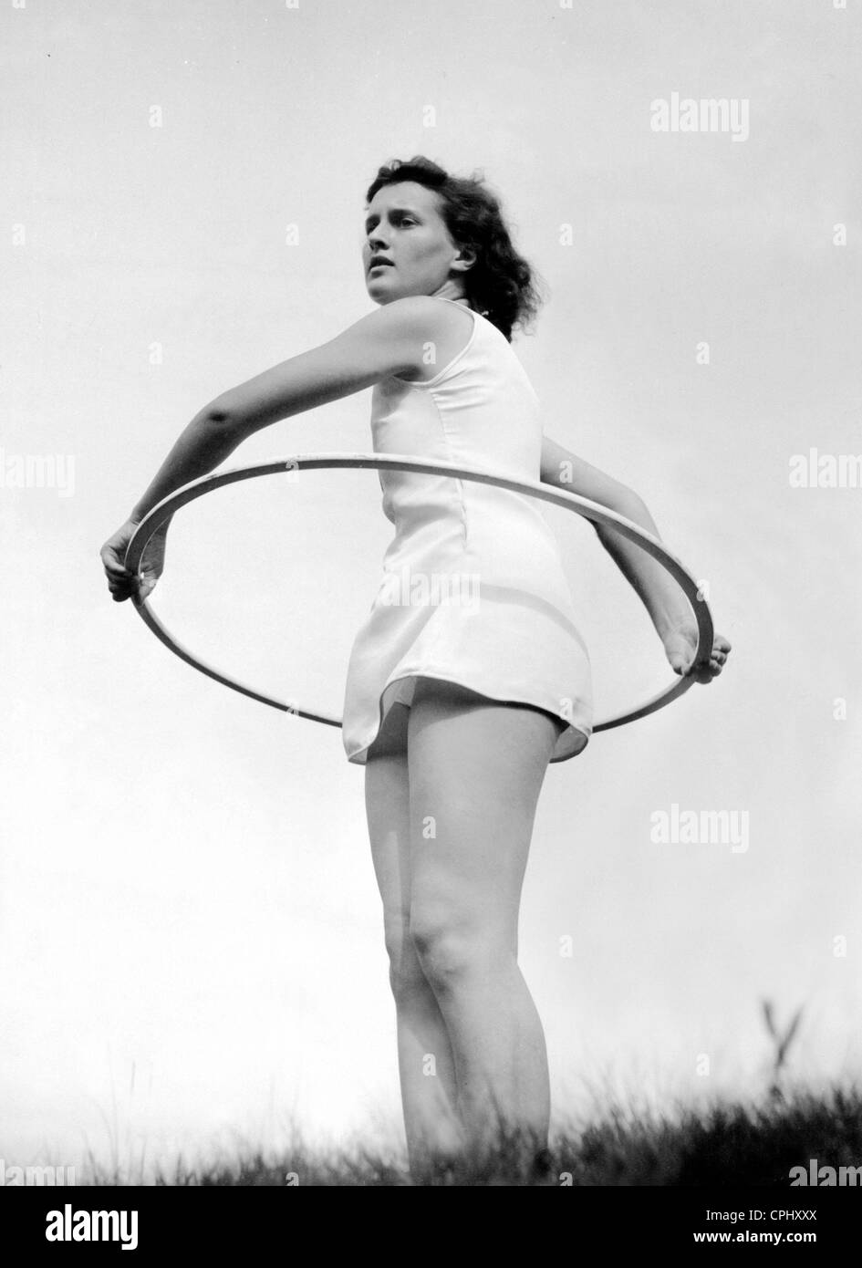 BDM girl doing gymnastics, 1940 Banque D'Images