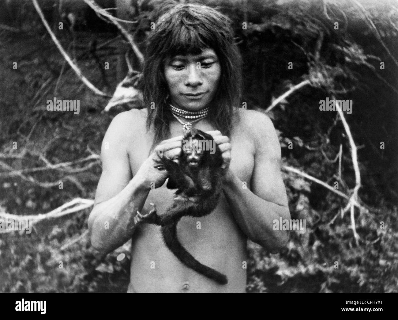 Oyana Indien avec un singe, 1938 Banque D'Images