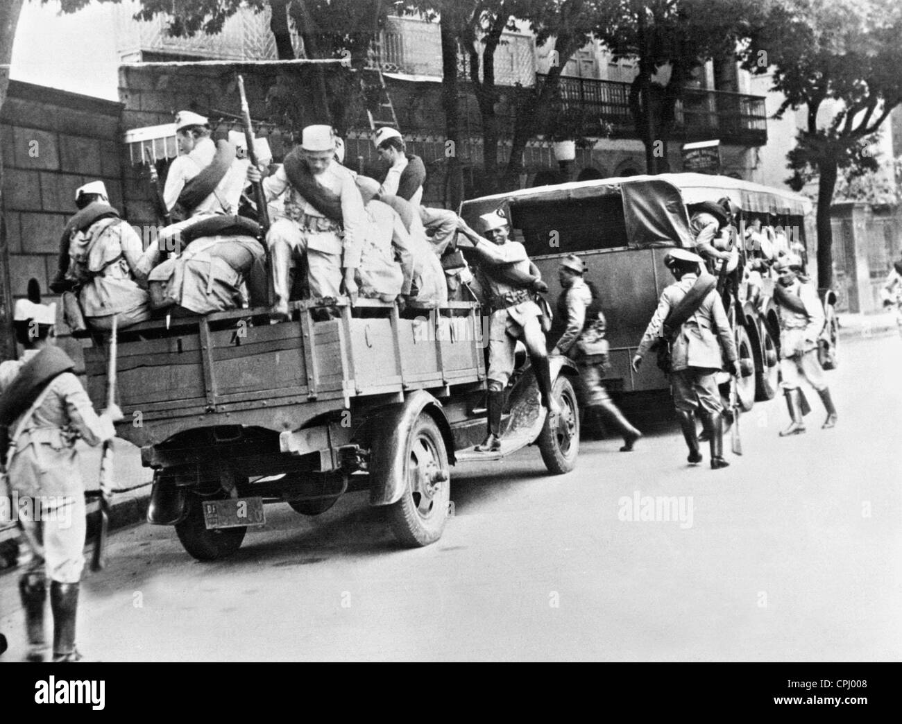 Les soldats de l'infanterie de marine arrivent à appuyer les troupes gouvernementales à Rio, 1935 Banque D'Images